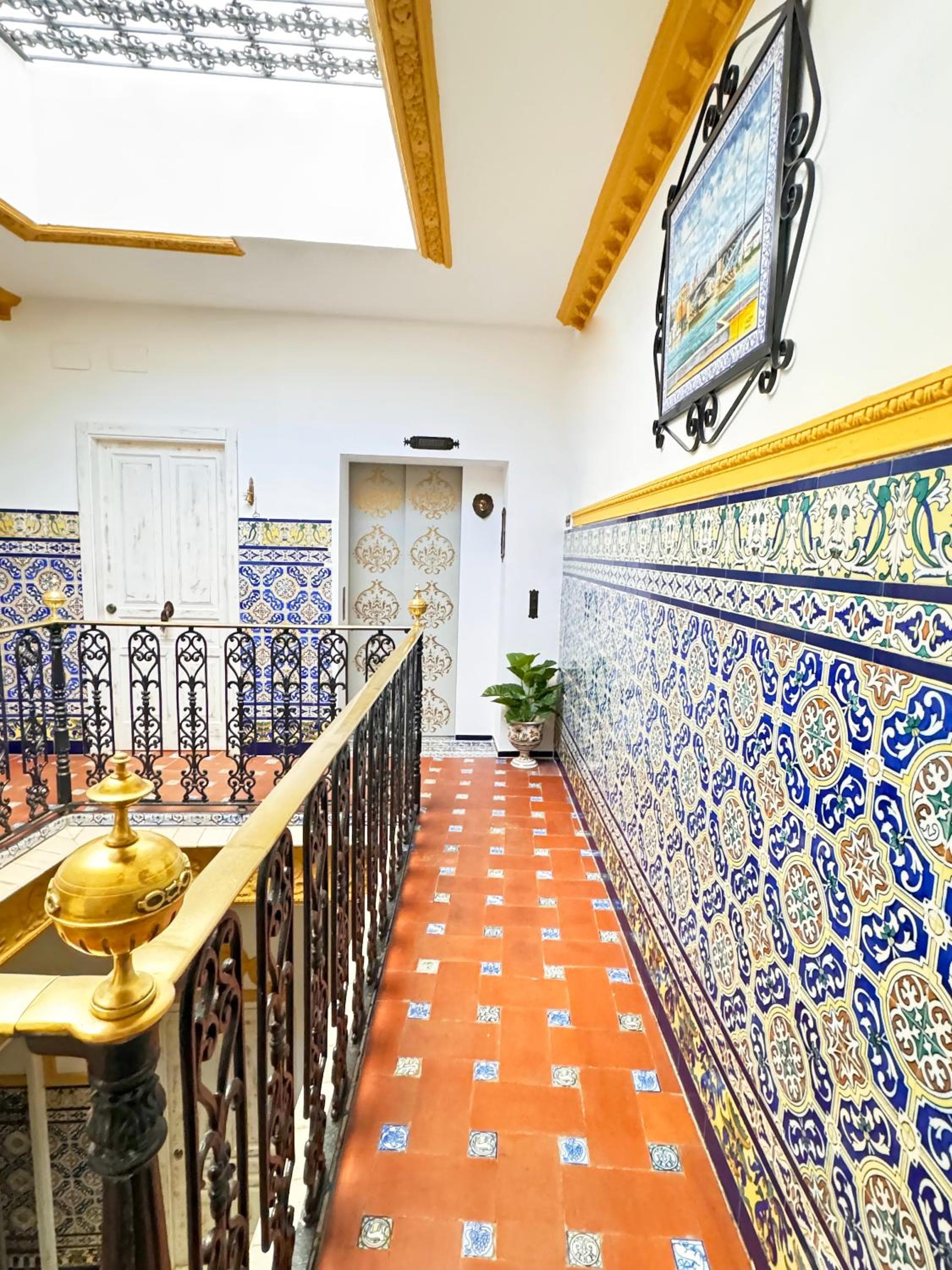 Palace House Hércules Apartments — 18