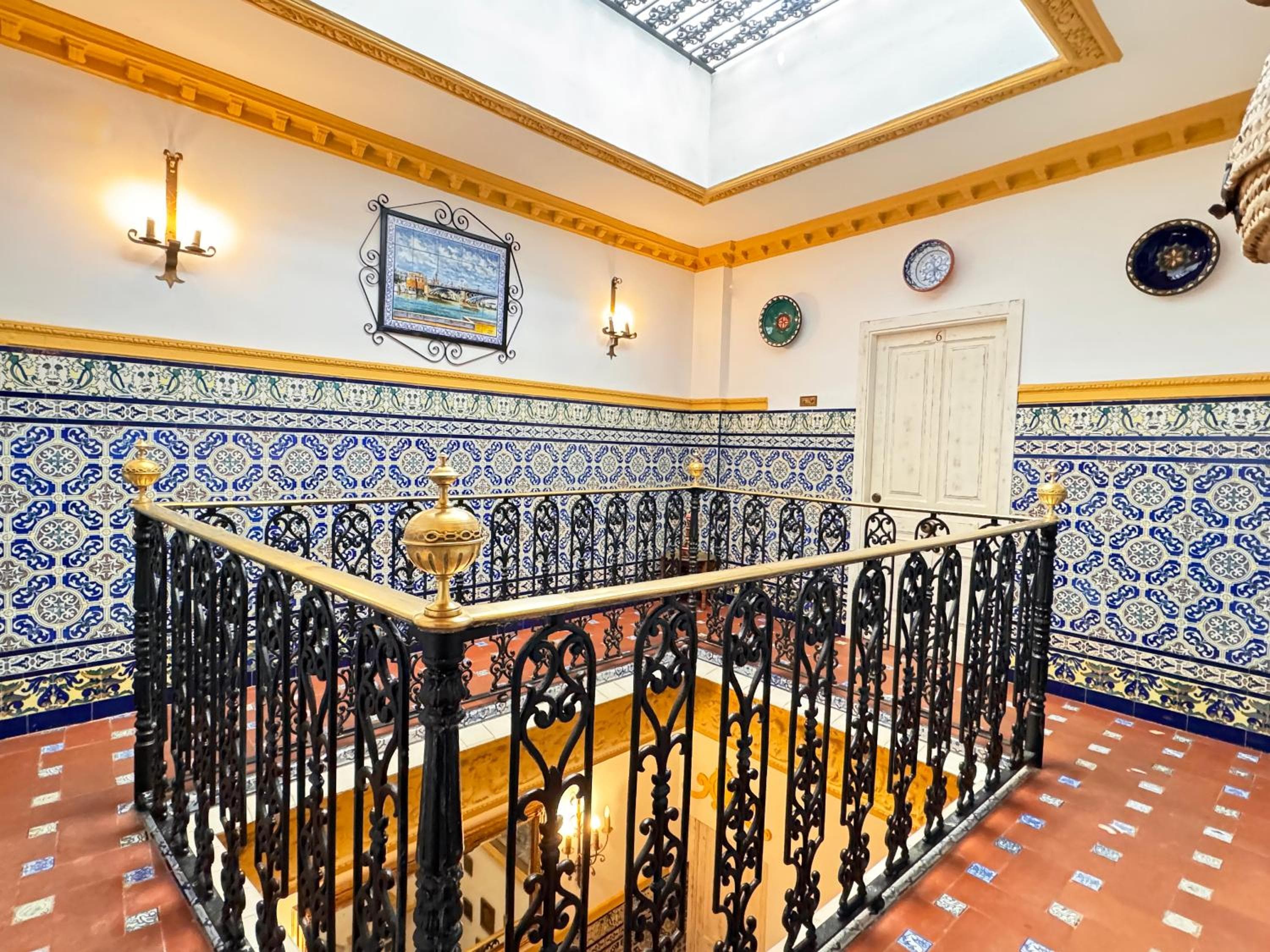 Palace House Hércules Apartments — 17