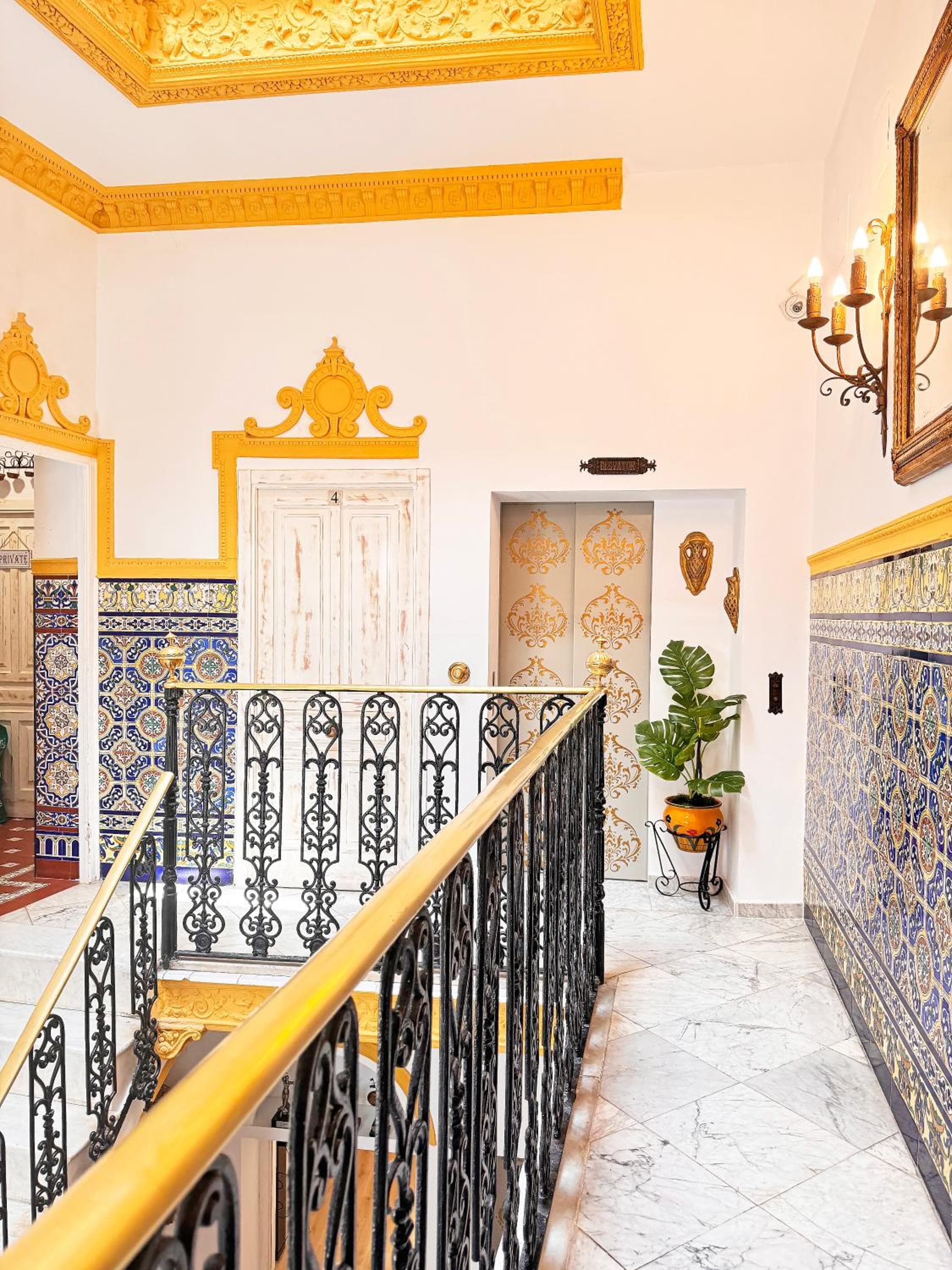 Palace House Hércules Apartments — 9