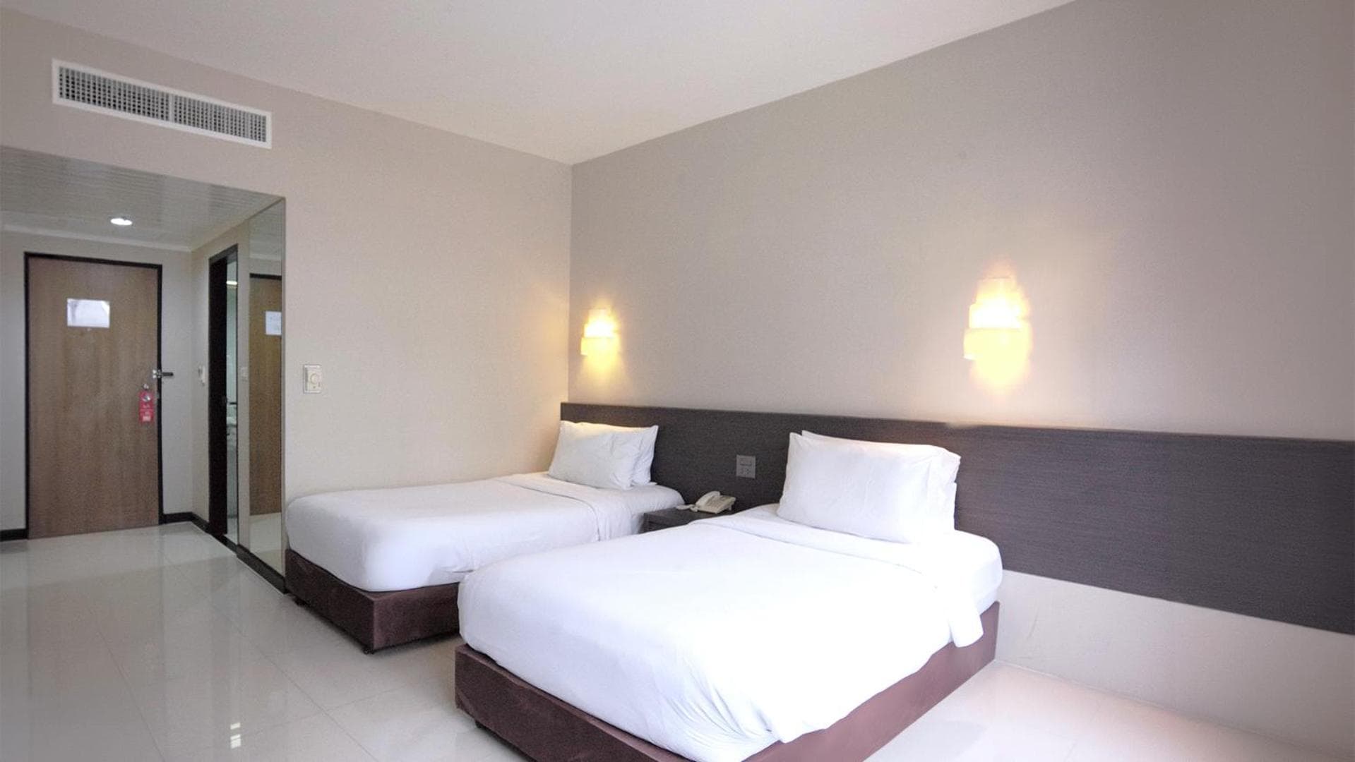 Pinnacle Lumpini Park Hotel — 16