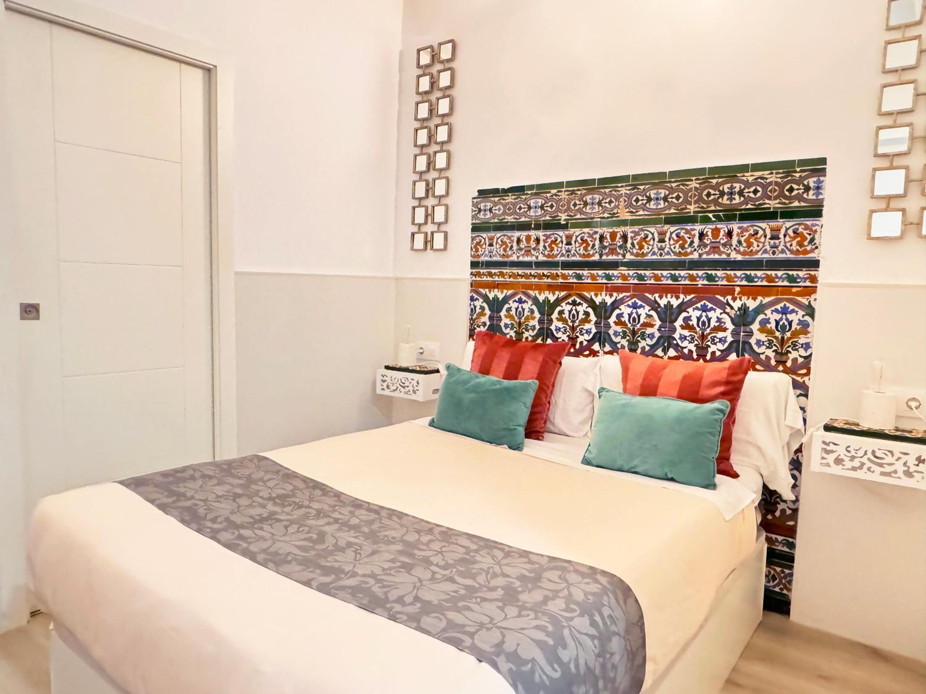 Palace House Hércules Apartments — 25