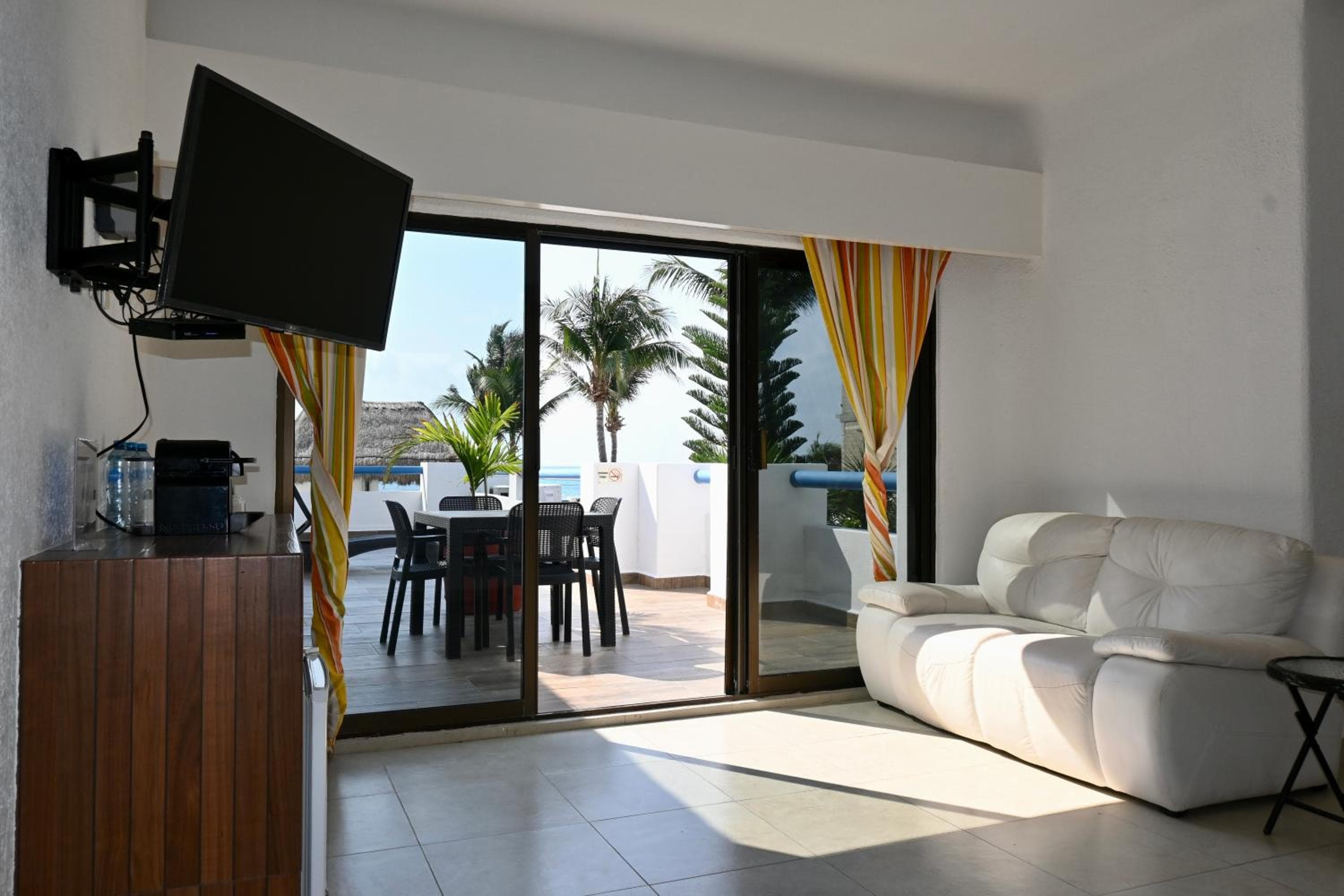 Pelicano Inn Playa del Carmen - Beachfront Hotel — 13