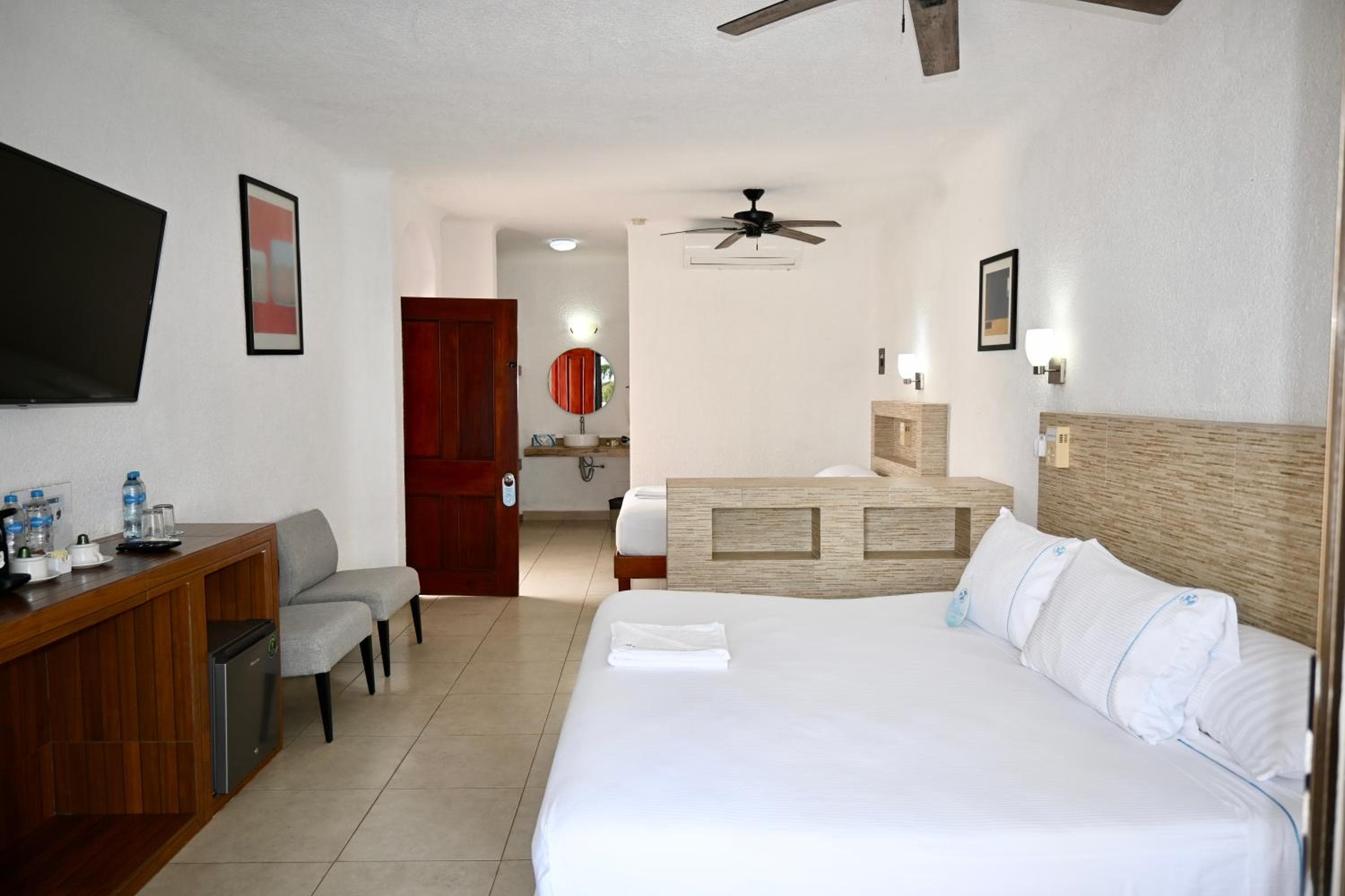 Pelicano Inn Playa del Carmen - Beachfront Hotel — 21