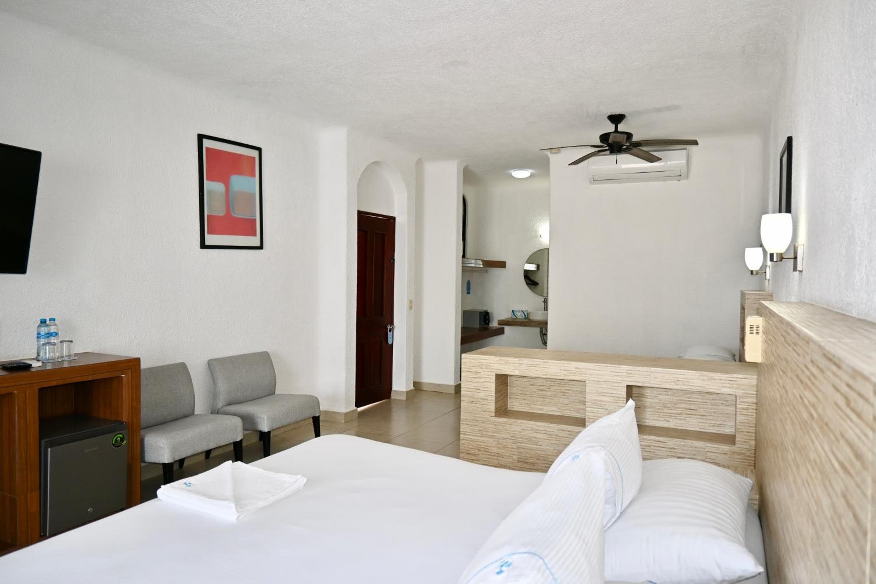 Pelicano Inn Playa del Carmen - Beachfront Hotel — 27