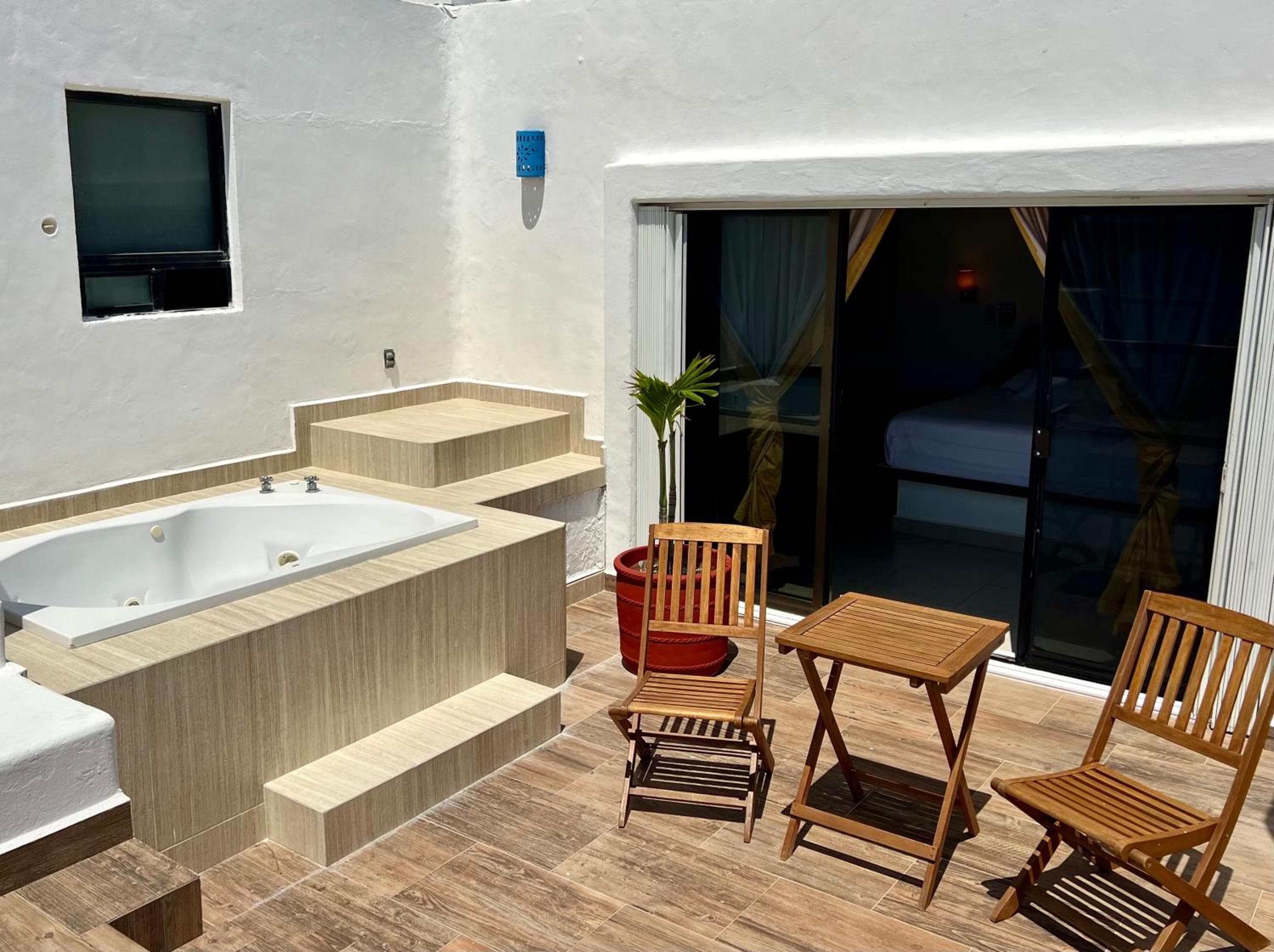 Pelicano Inn Playa del Carmen - Beachfront Hotel — 23