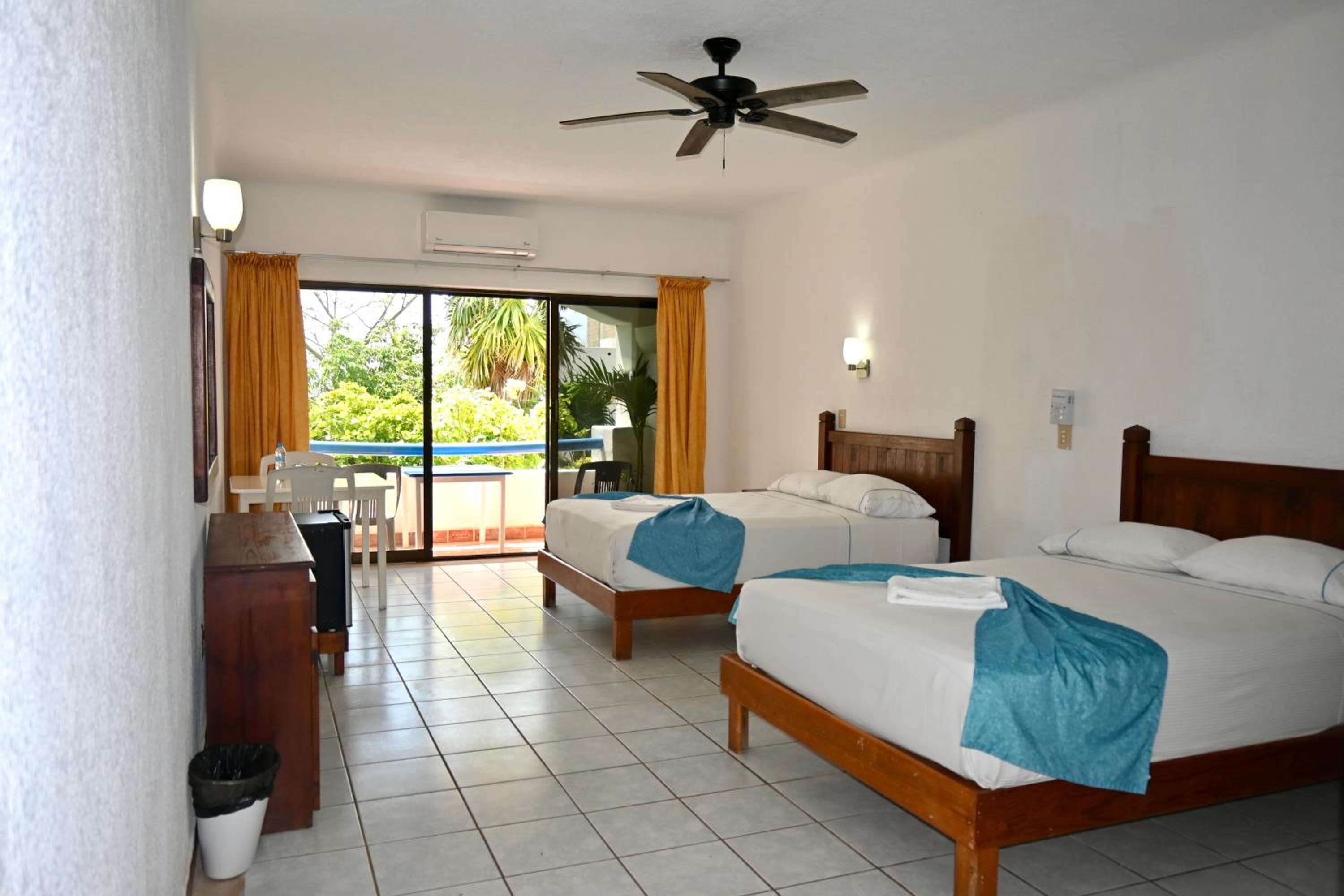 Pelicano Inn Playa del Carmen - Beachfront Hotel — 15