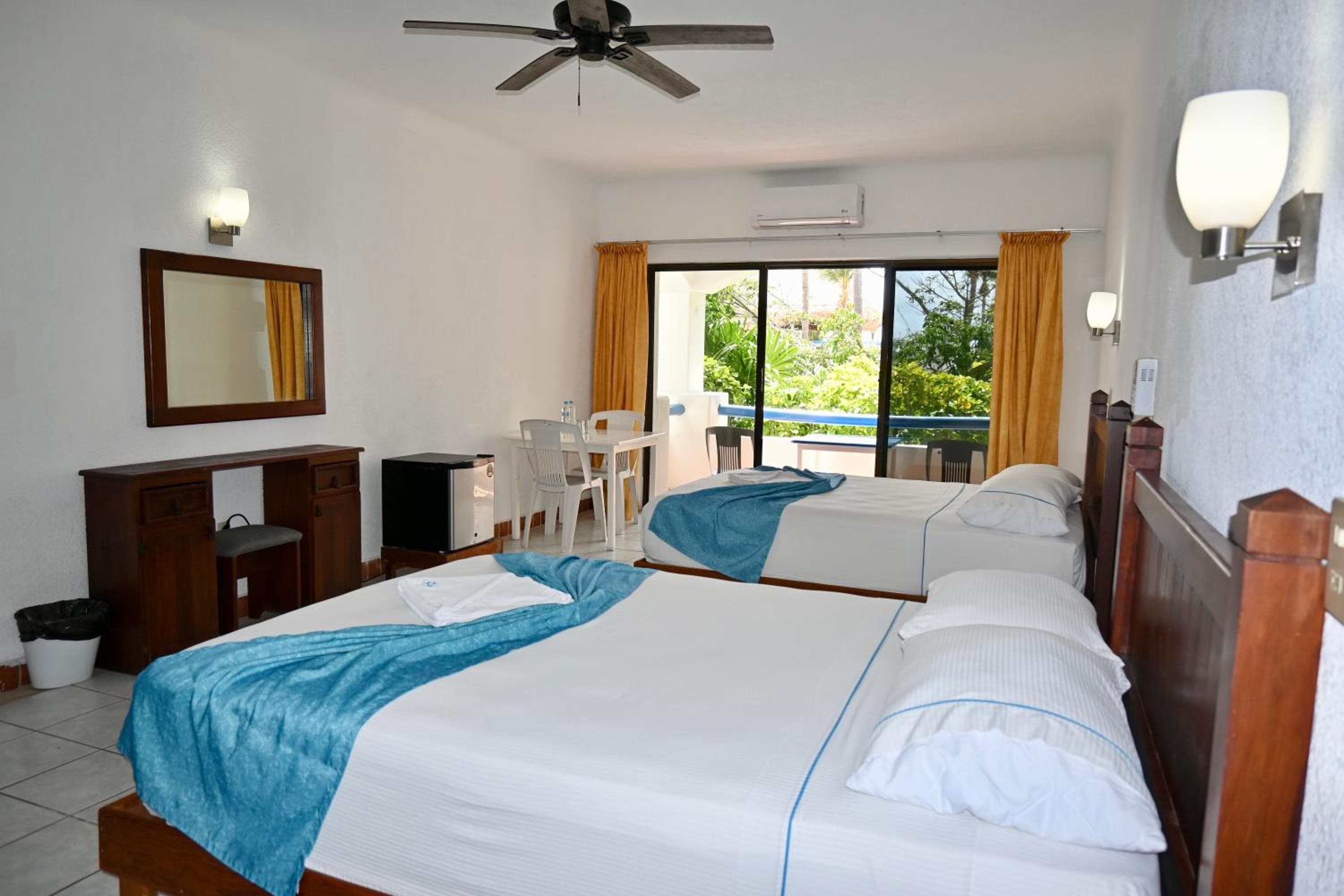Pelicano Inn Playa del Carmen - Beachfront Hotel — 17