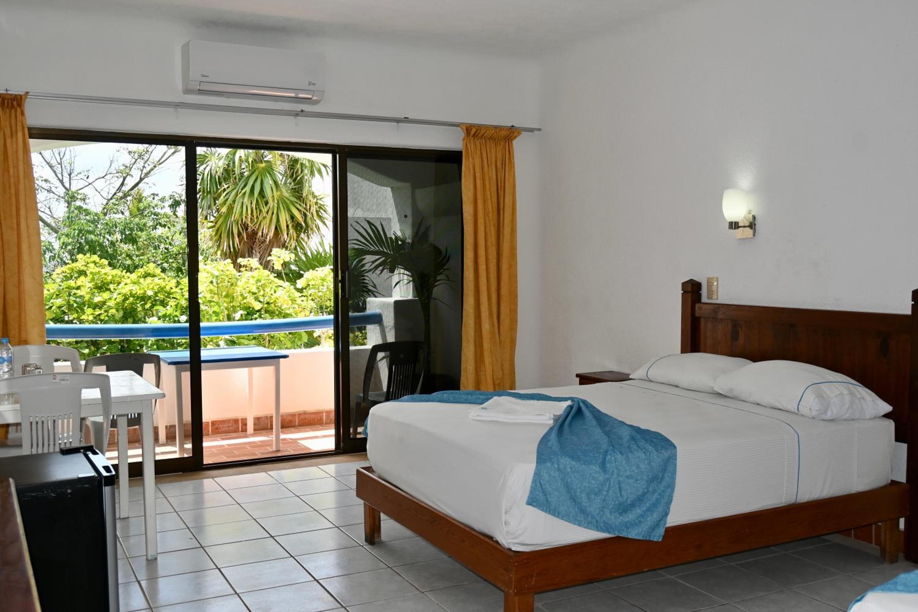 Pelicano Inn Playa del Carmen - Beachfront Hotel — 5