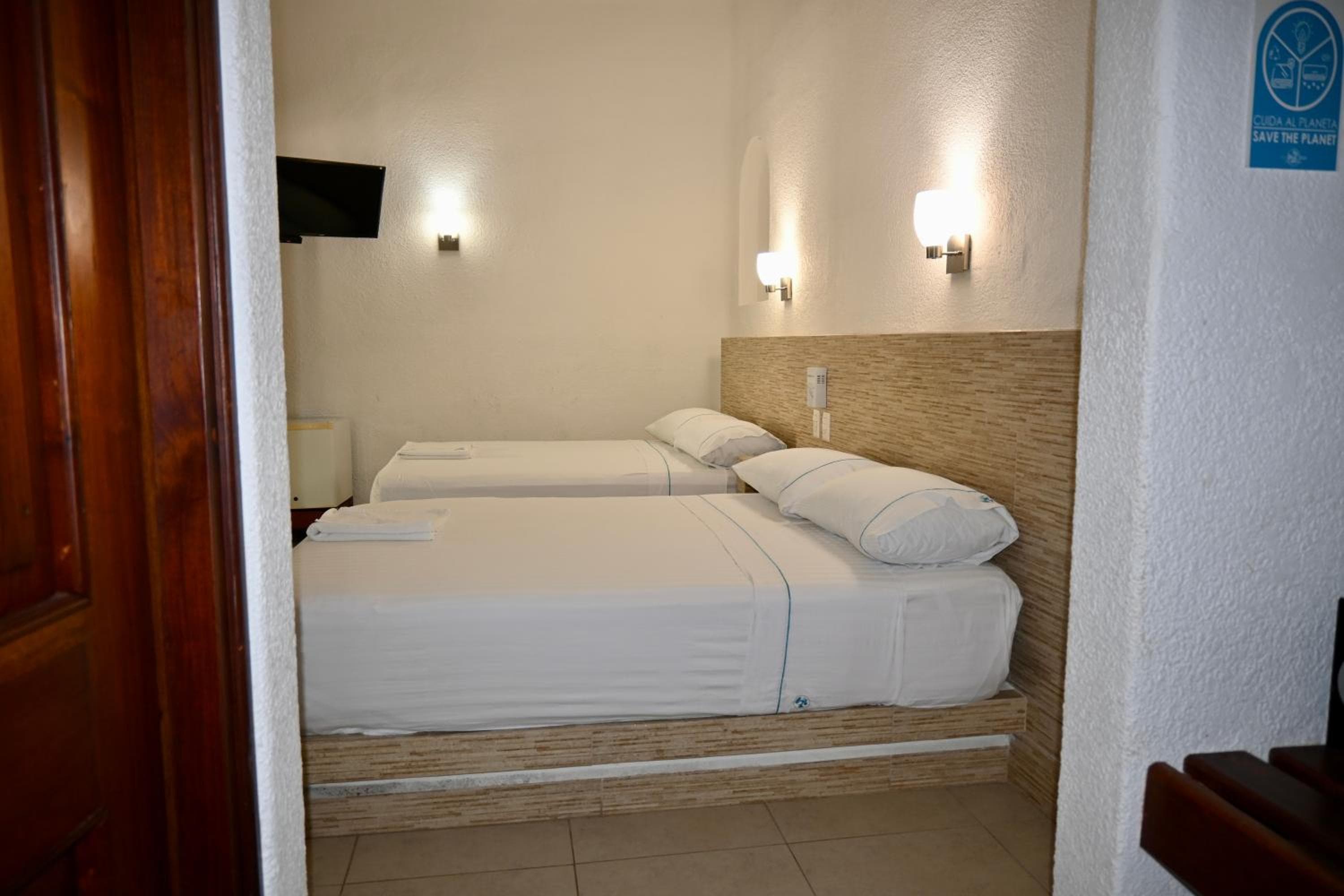 Pelicano Inn Playa del Carmen - Beachfront Hotel — 8