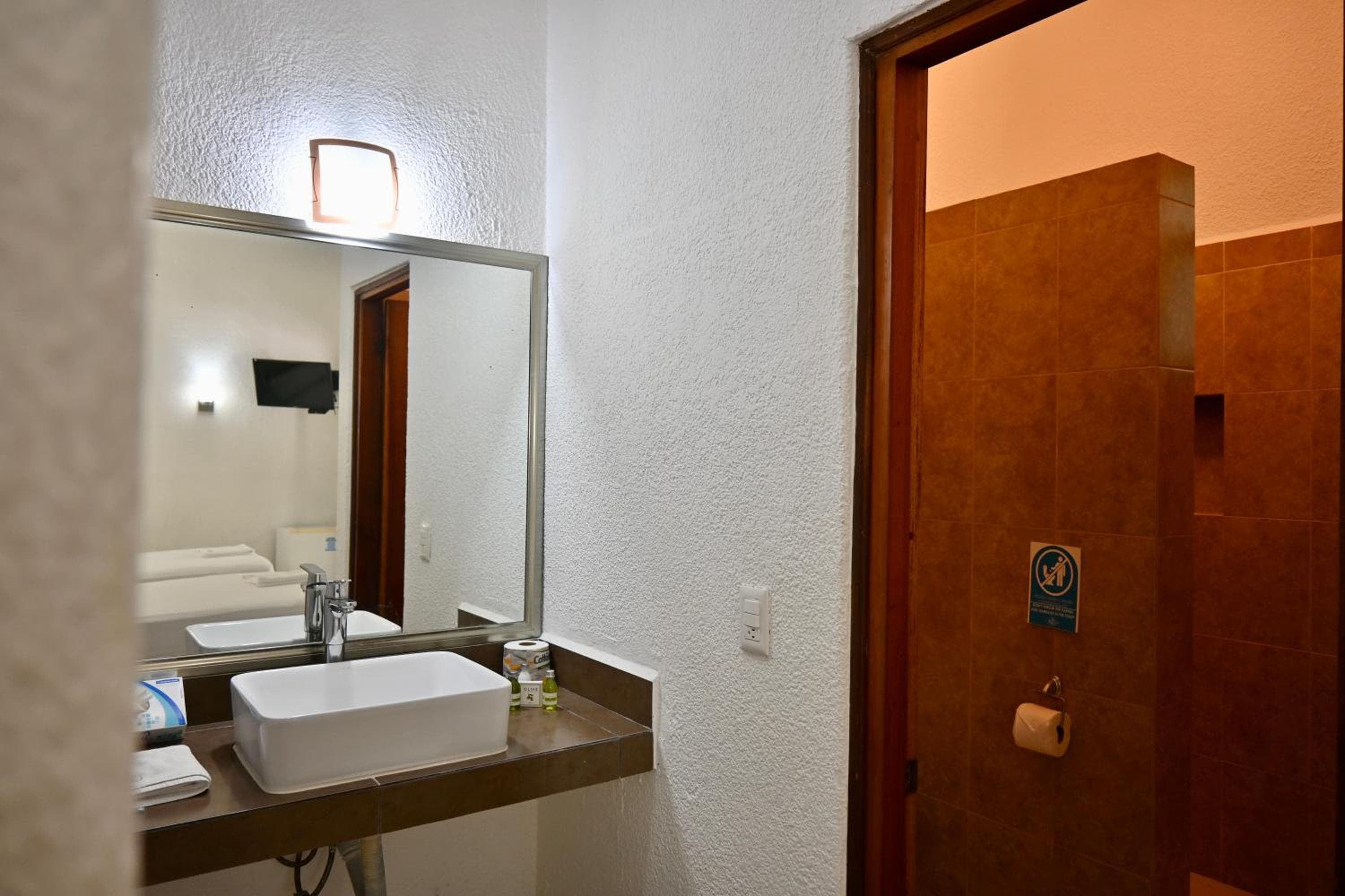 Pelicano Inn Playa del Carmen - Beachfront Hotel — 20