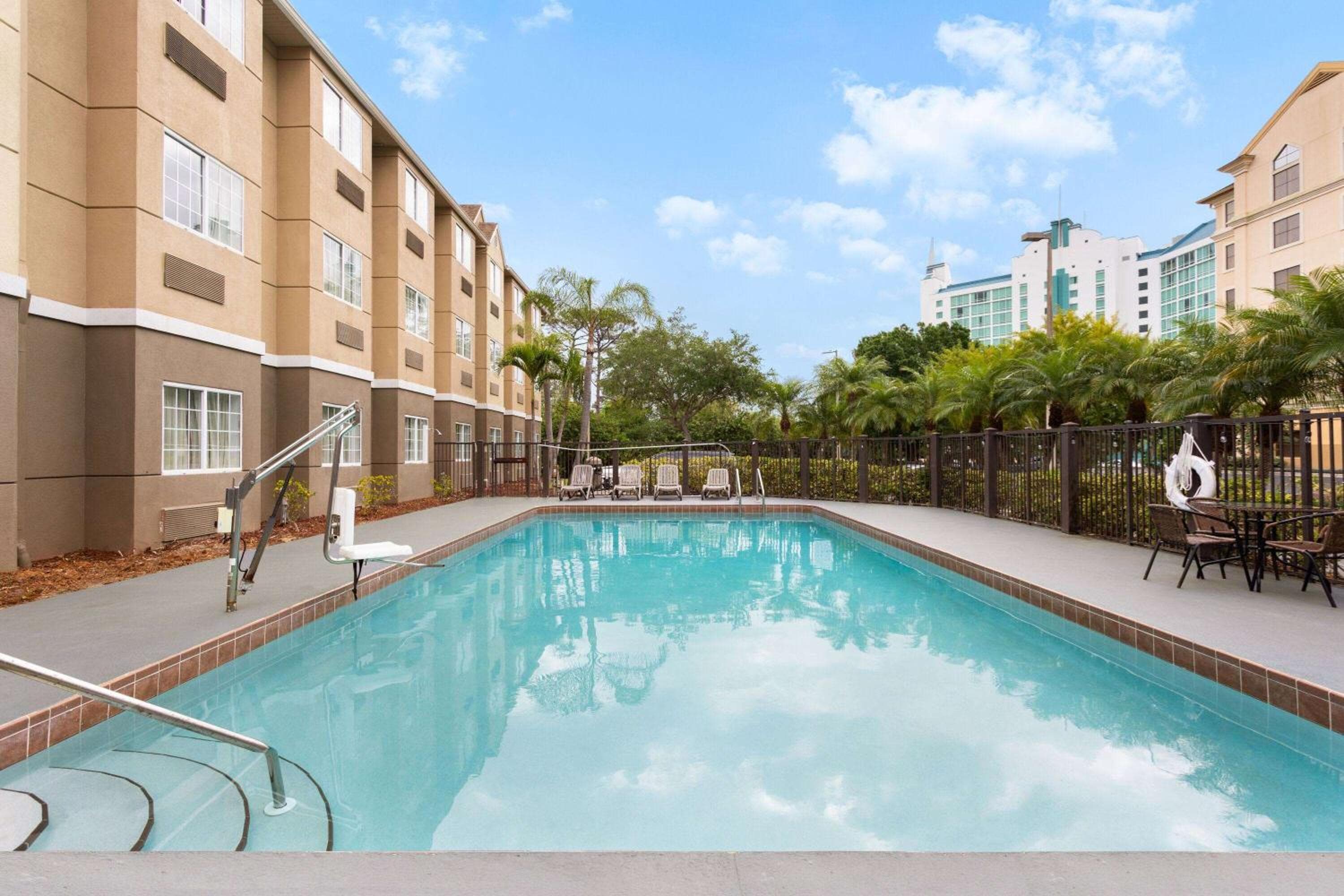 Baymont by Wyndham Orlando-International Dr-Universal Blvd — 14
