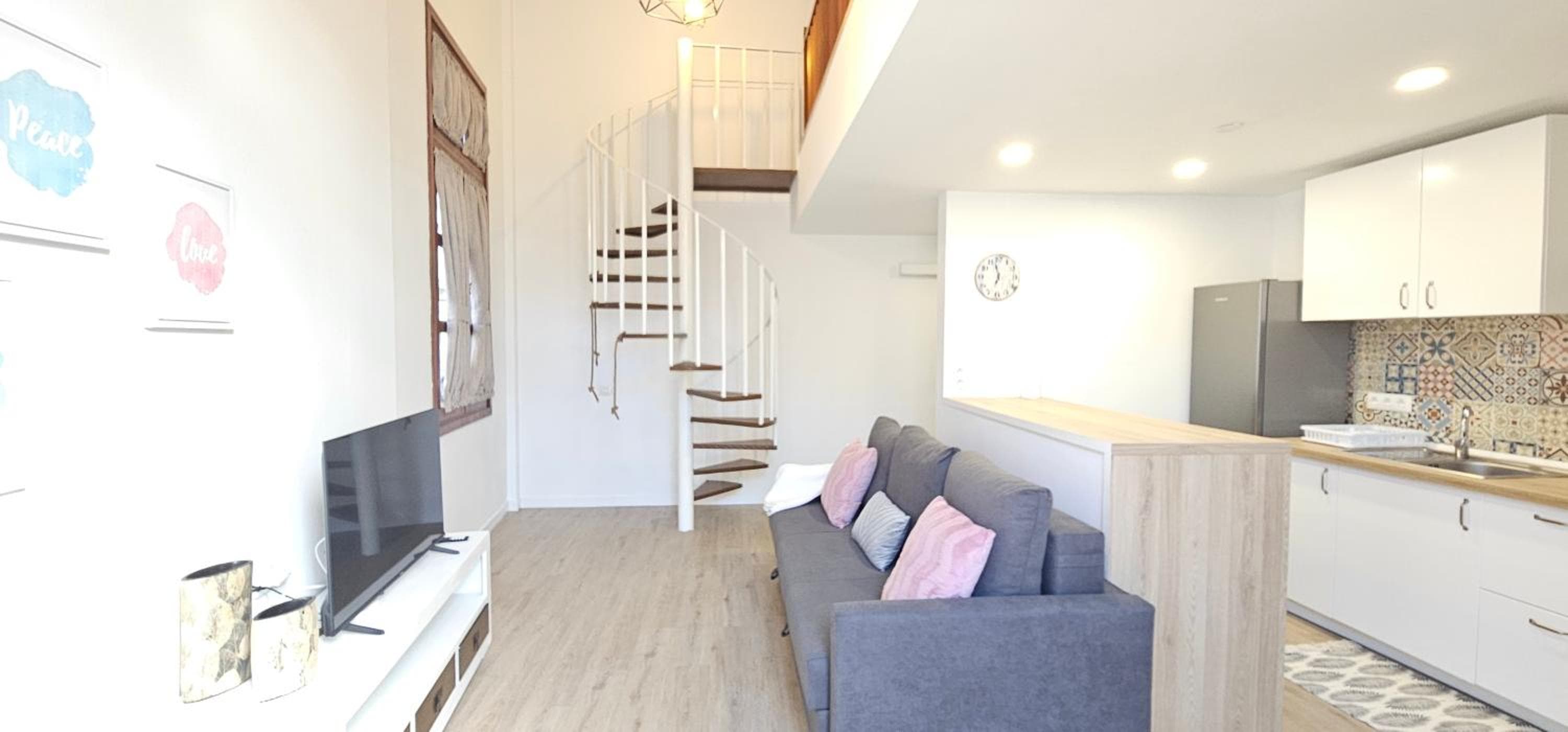 APARTMENT IN THE CENTER OF THE OLD TOWN. — 1