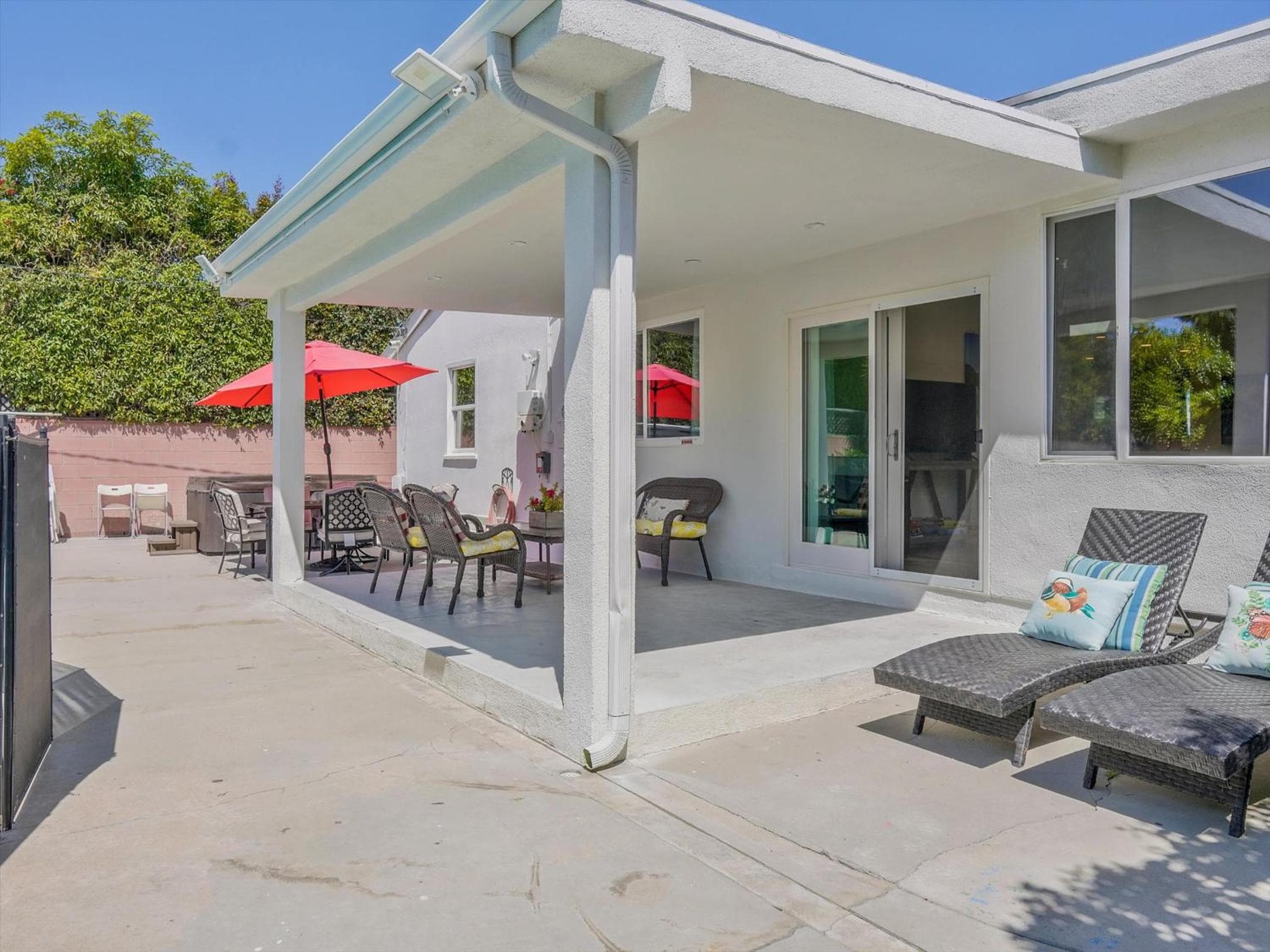 Hollywood Dream pool home & king beds — 5