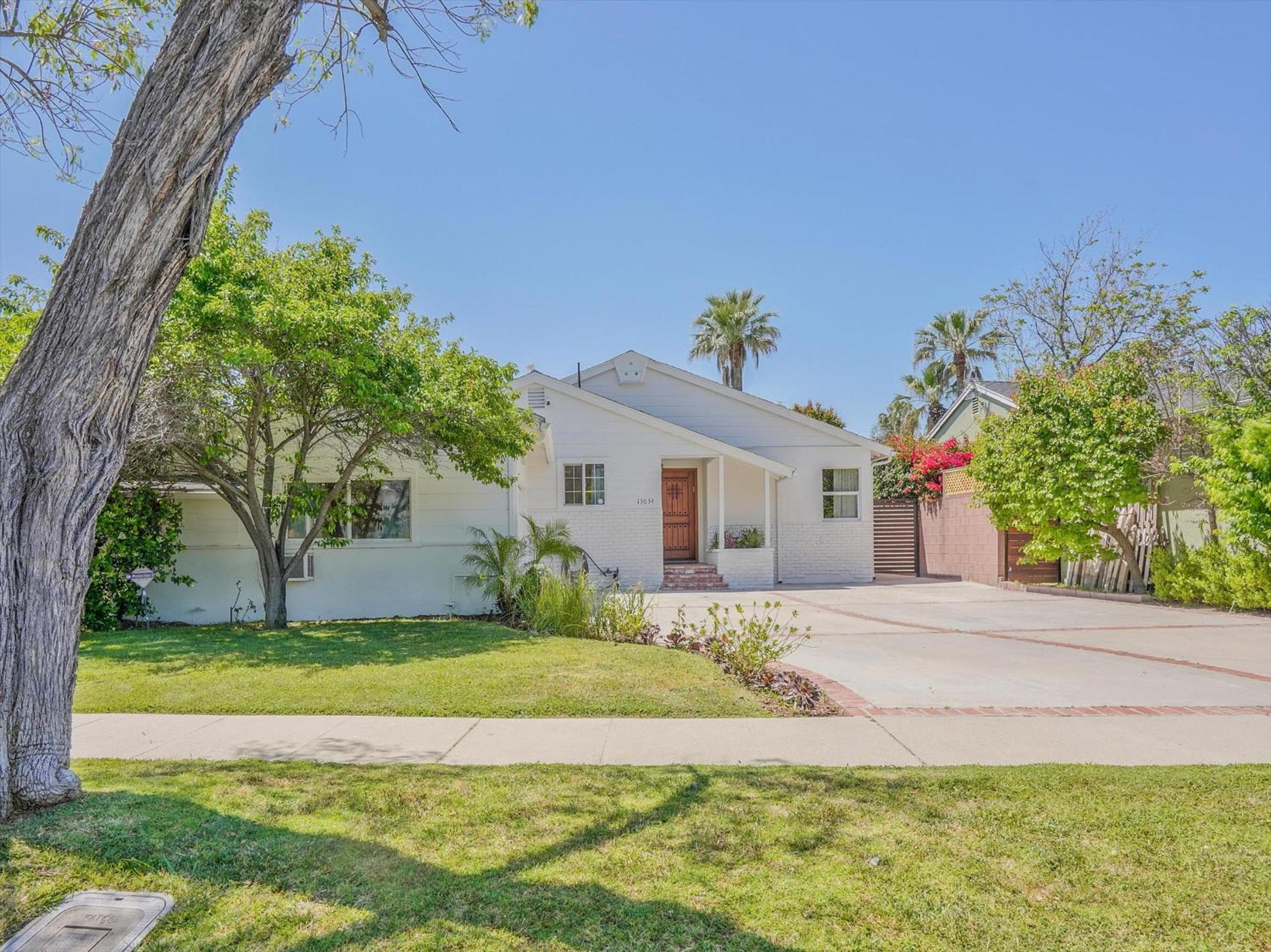 Hollywood Dream pool home & king beds — 1