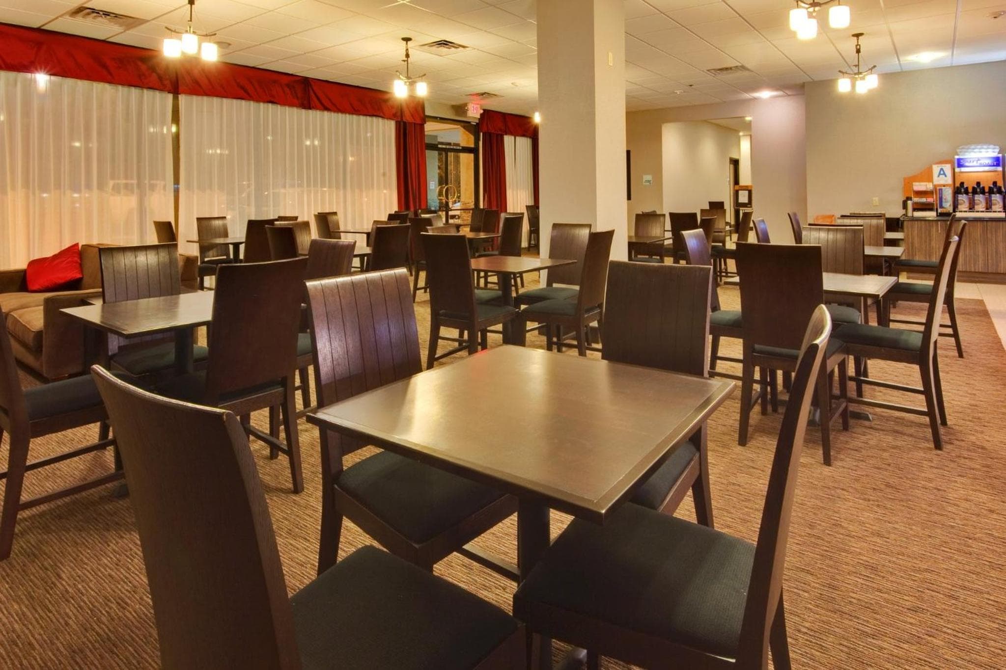 Holiday Inn Express Los Angeles LAX Airport by IHG — 4