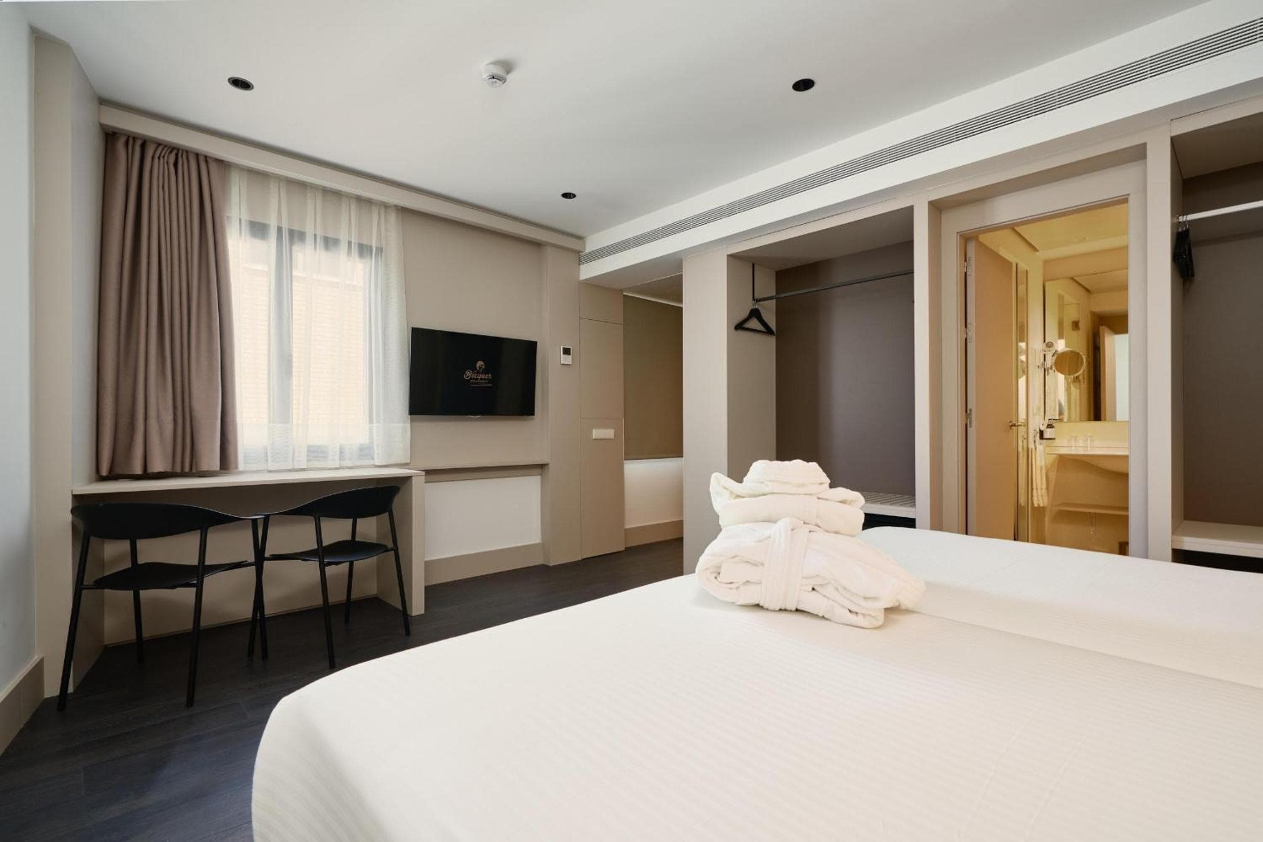 Hotel Bécquer — 16