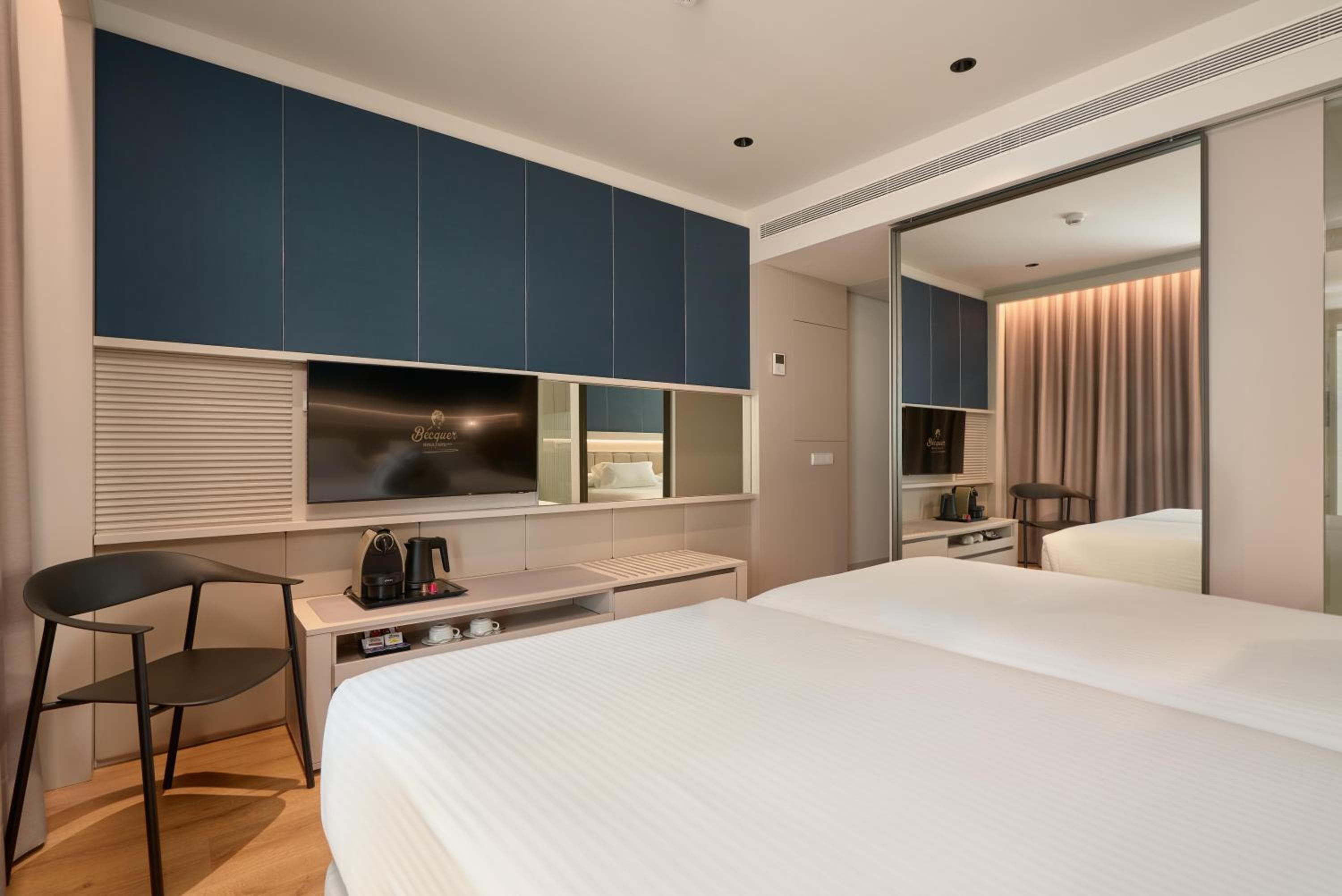 Hotel Bécquer — 24
