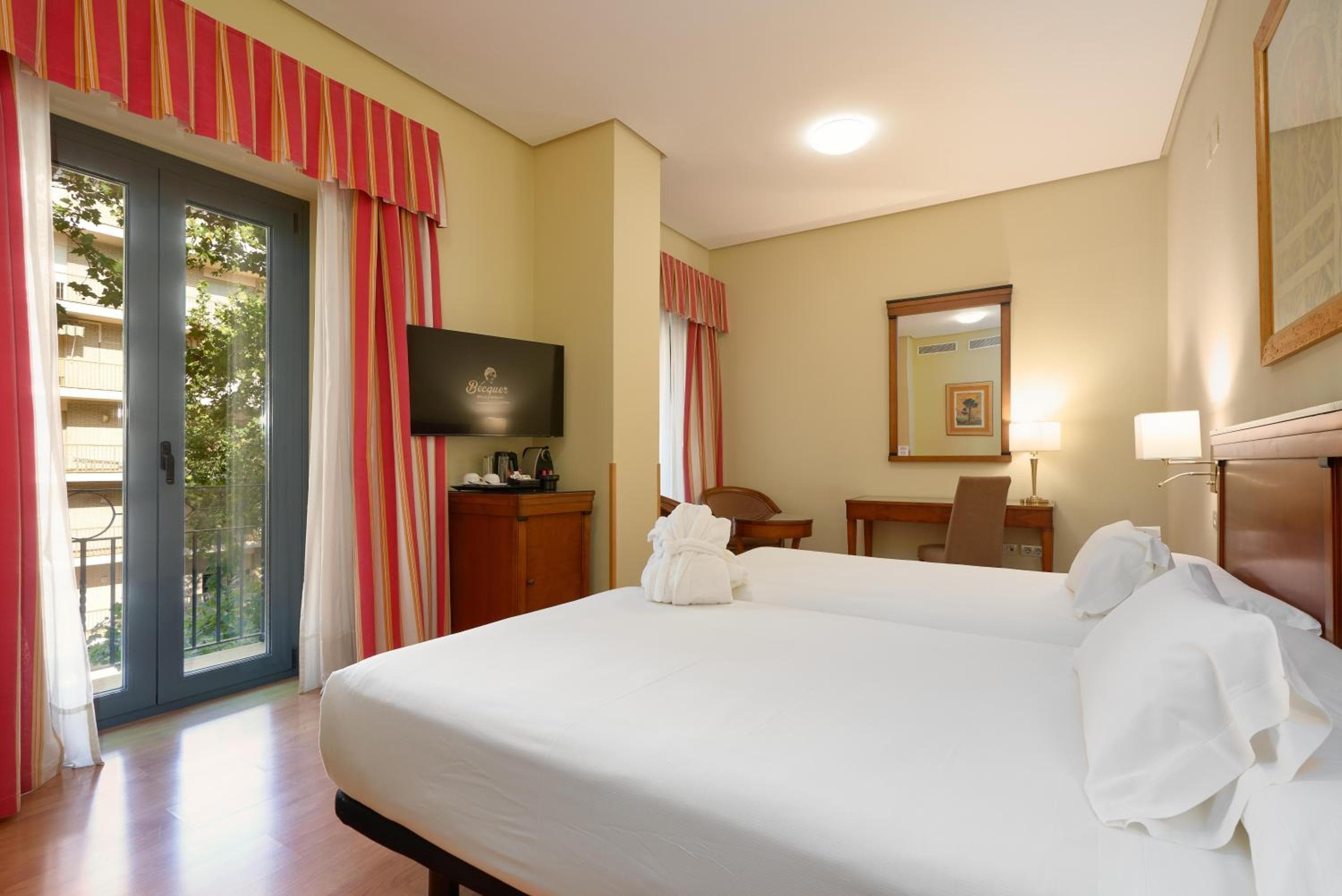 Hotel Bécquer — 5