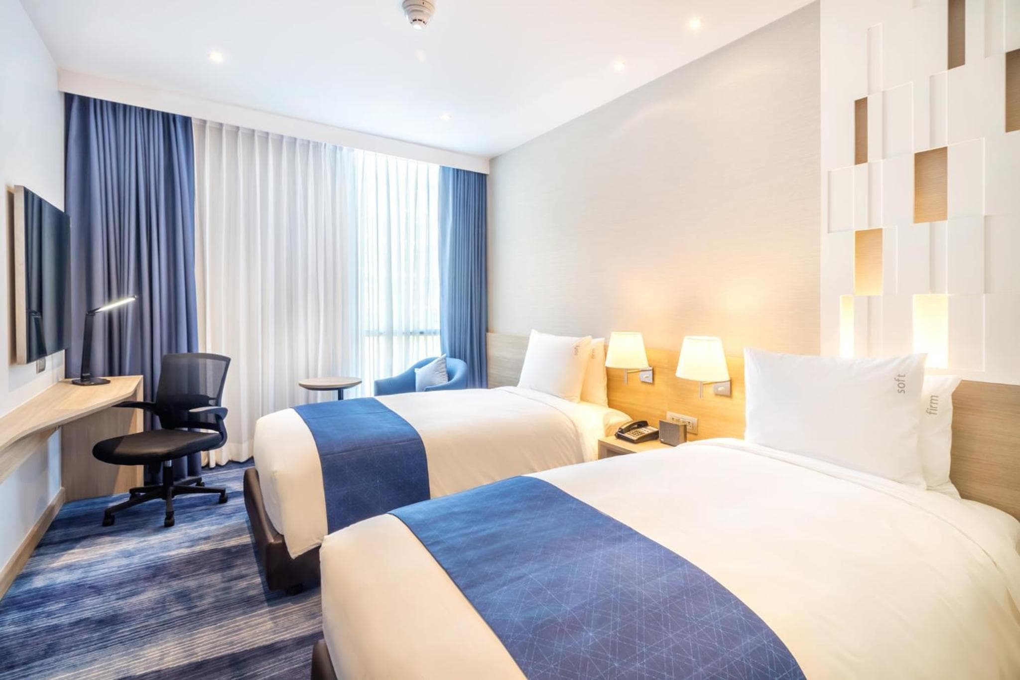 Holiday Inn Express Bangkok Soi Soonvijai by IHG — 11