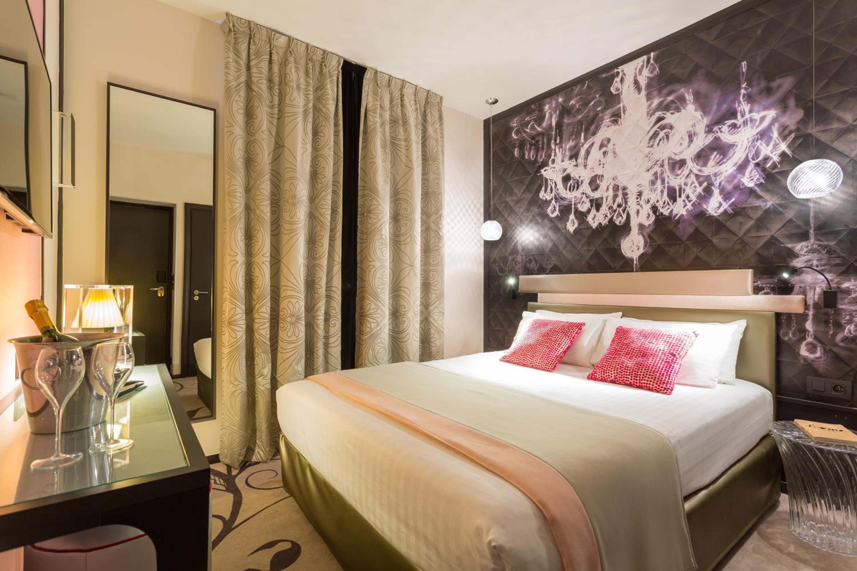 Hotel Yllen Eiffel — 6