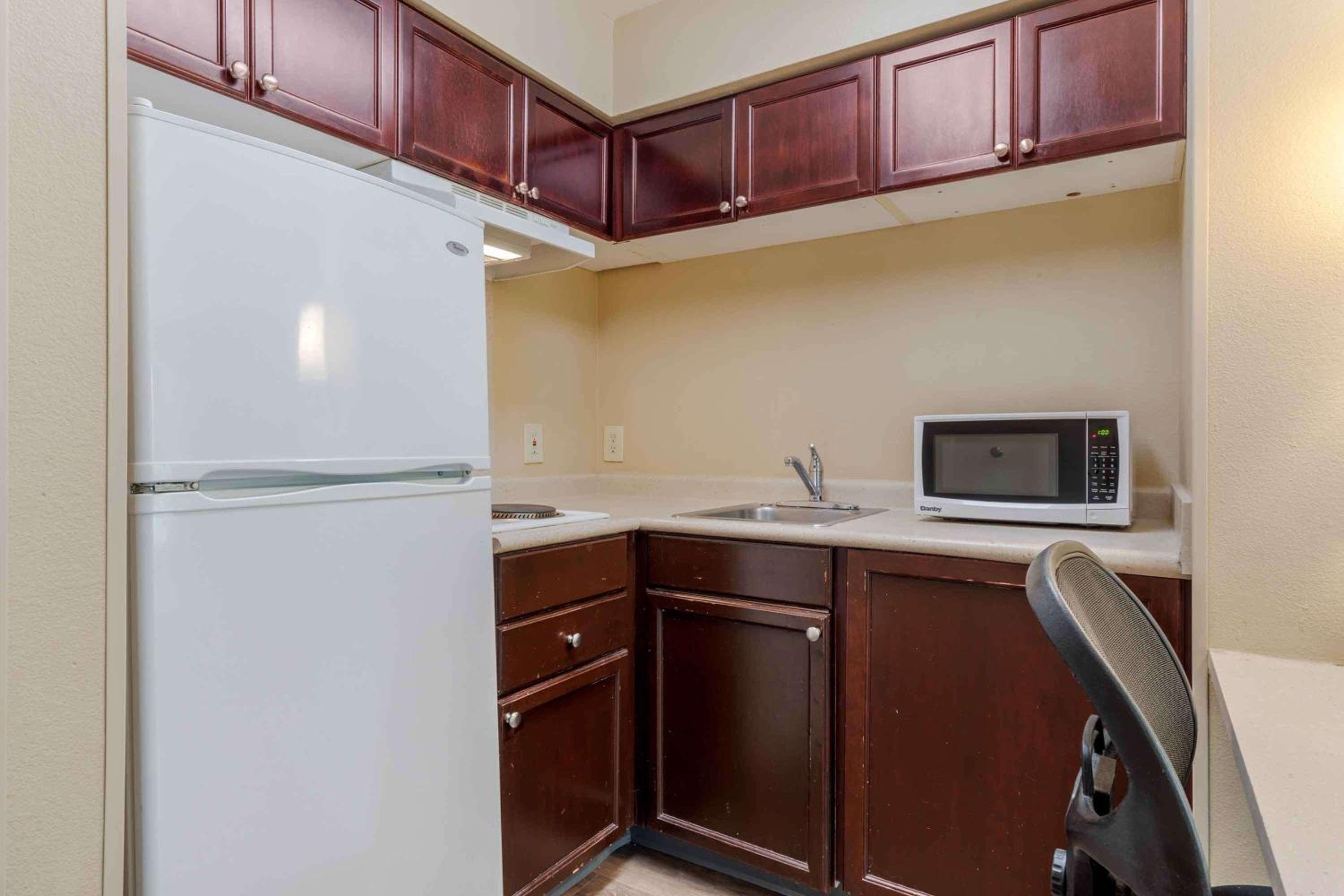 Extended Stay America Suites - Orlando - Maitland - Summit Tower Blvd — 8