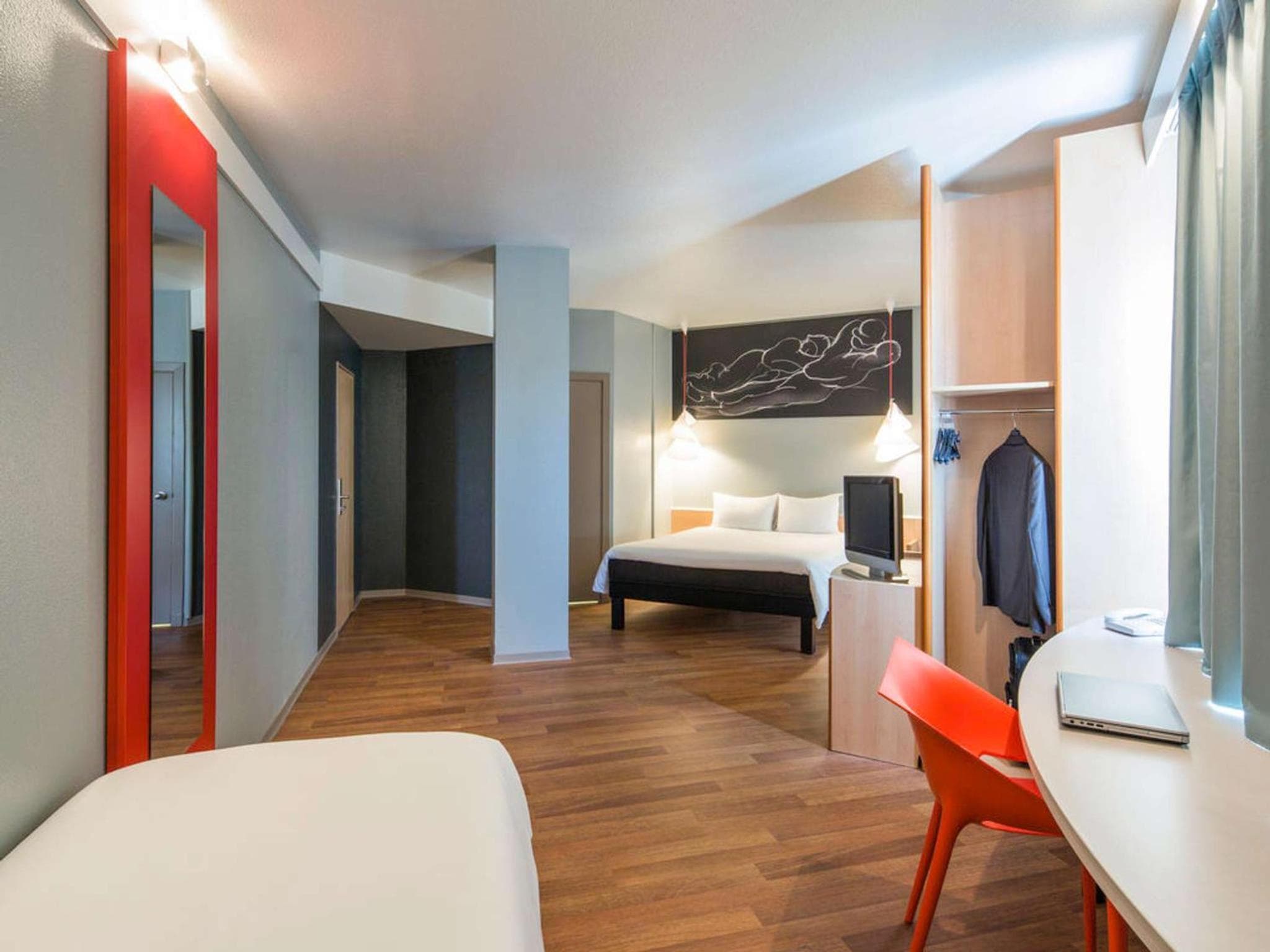 Ibis Sevilla — 28