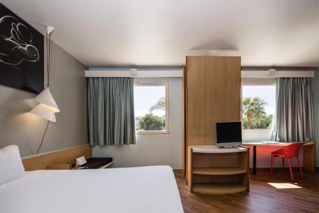 Ibis Sevilla — 29