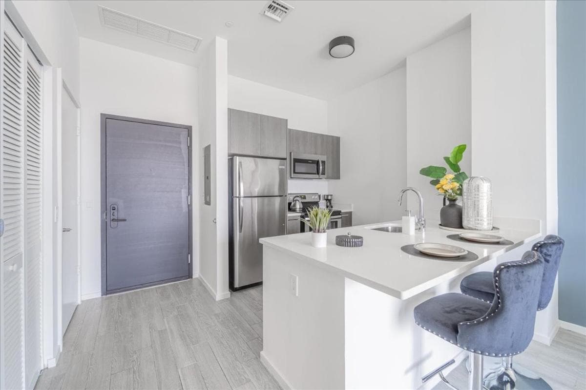 TR Miami 2 Bedroom Condo und Studio mit Balkon — 21