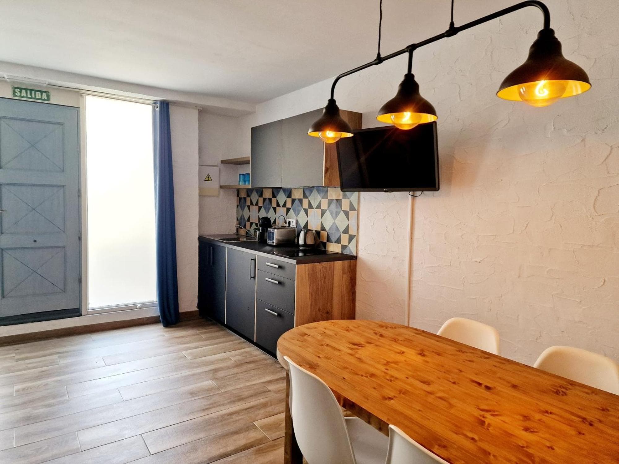 Y Hostel - Albergue Juvenil — 10