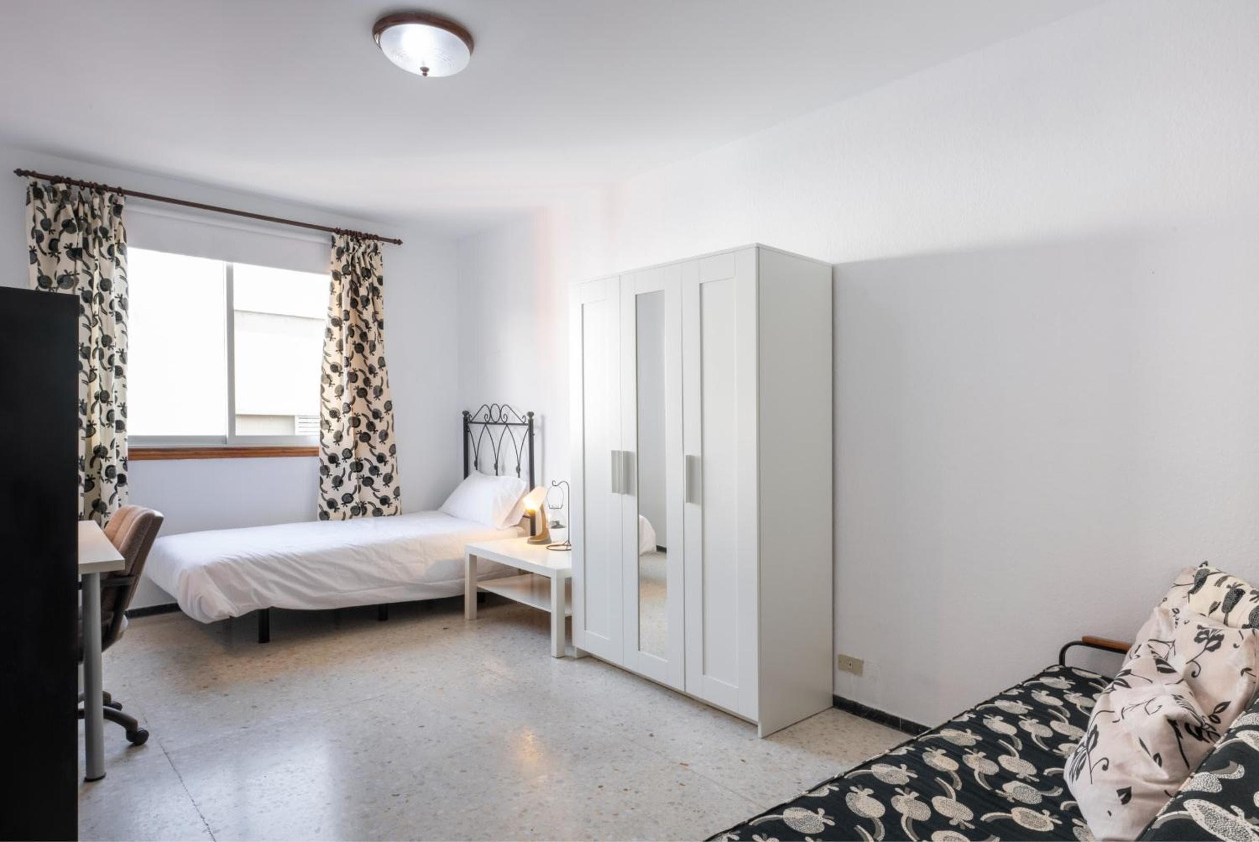 Large Apartment in the Heart of Santa Cruz — 4