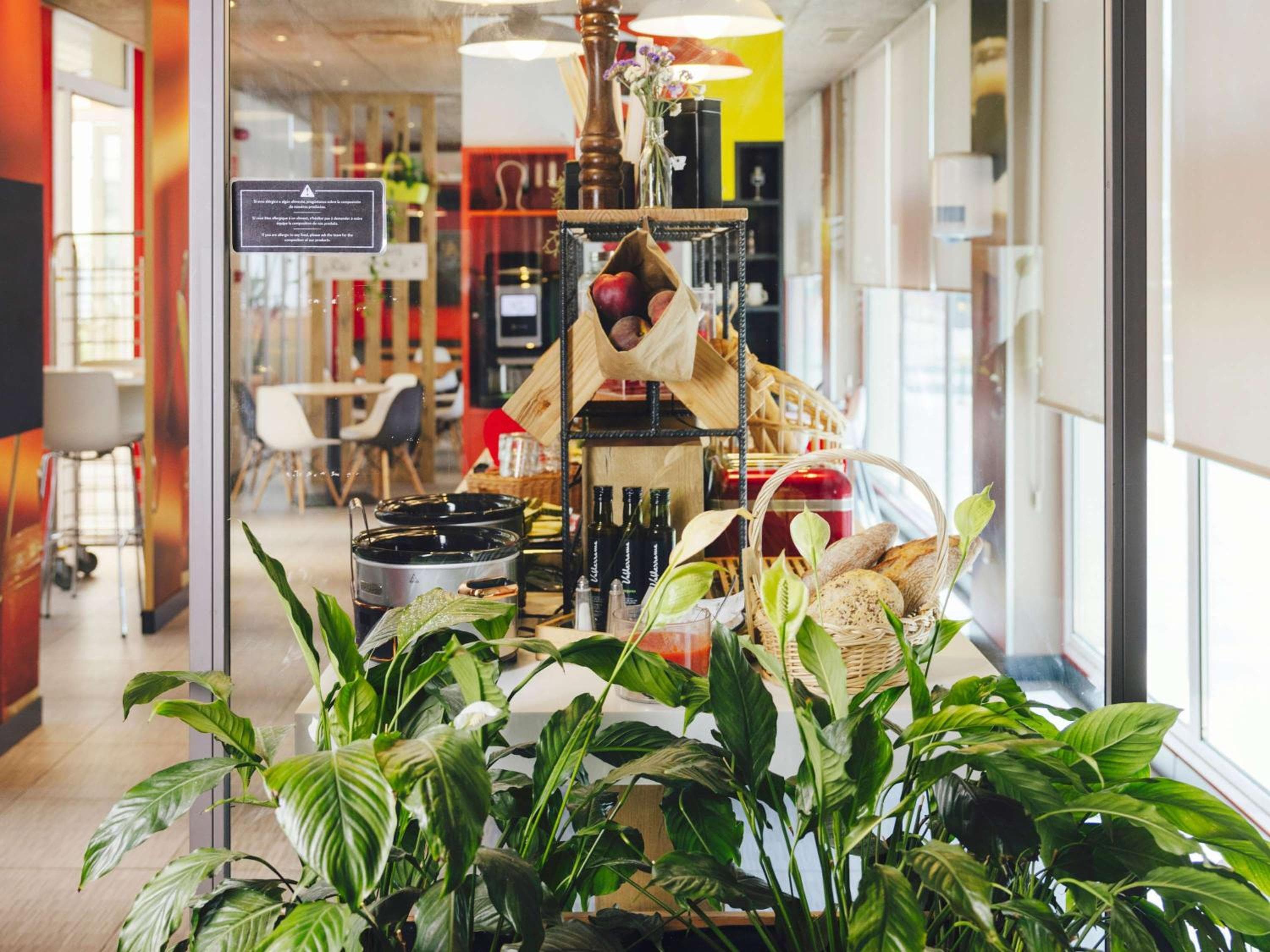 Ibis Sevilla — 17