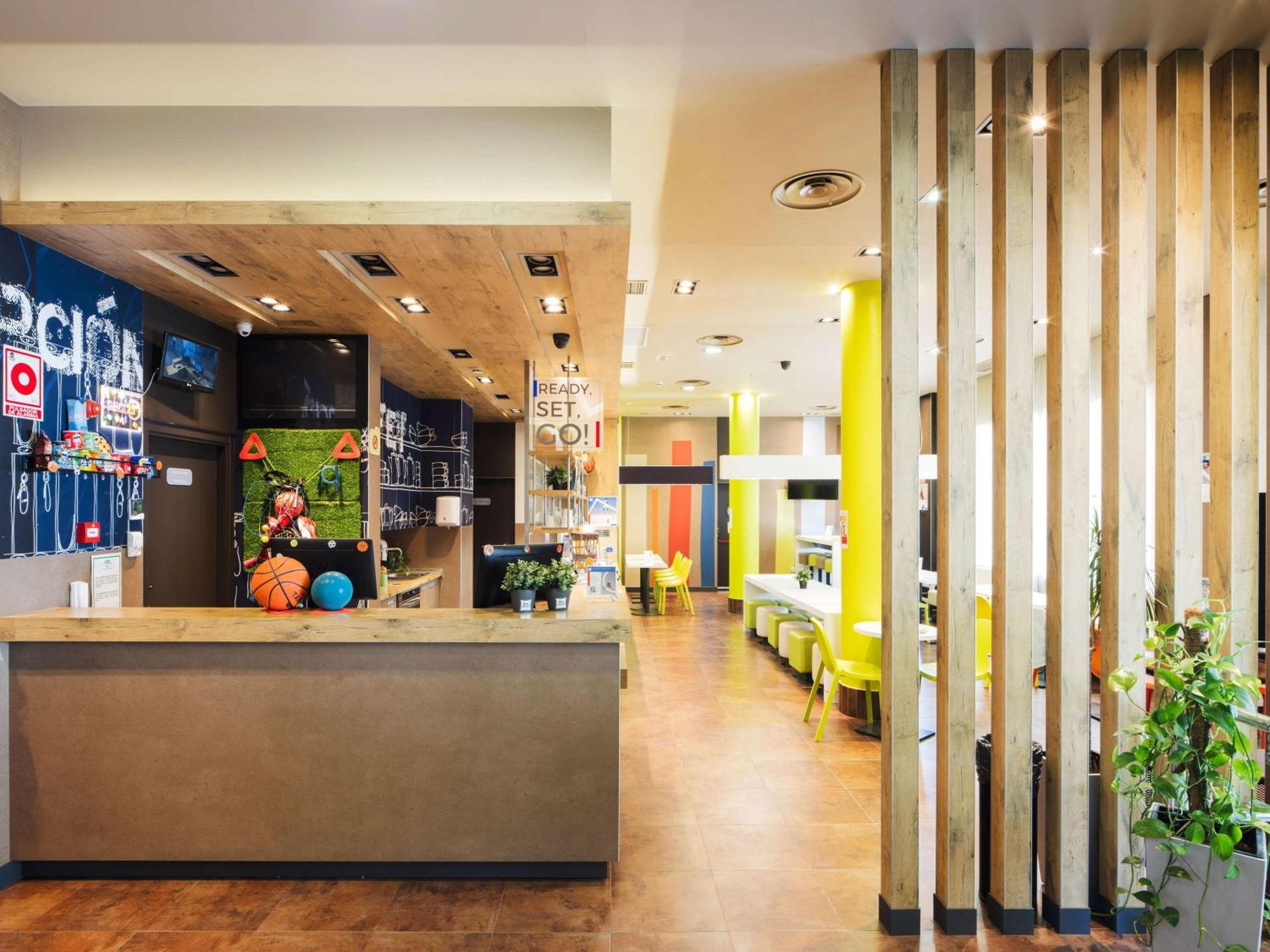 Ibis Budget Sevilla Aeropuerto — 8
