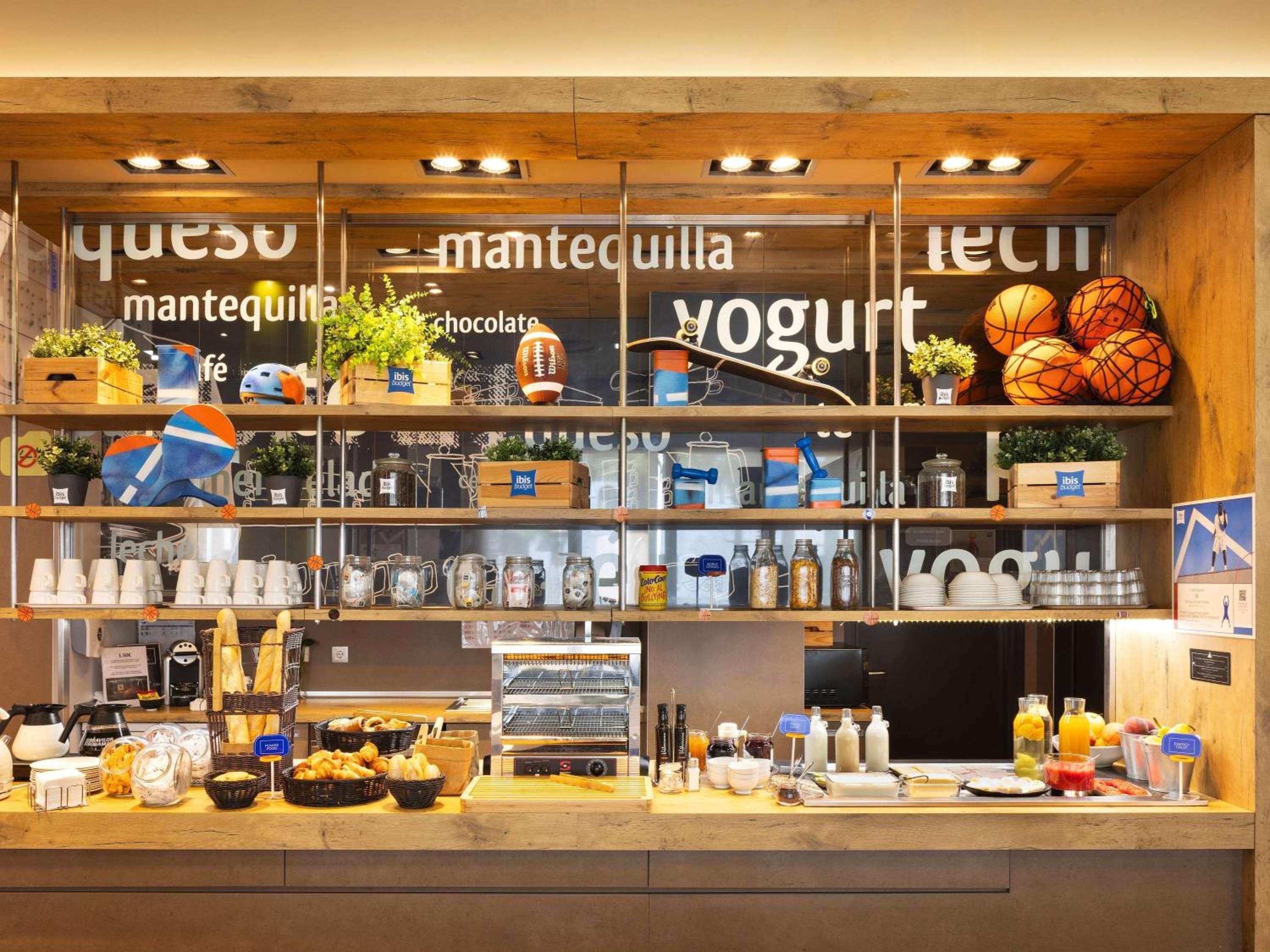 Ibis Budget Sevilla Aeropuerto — 26