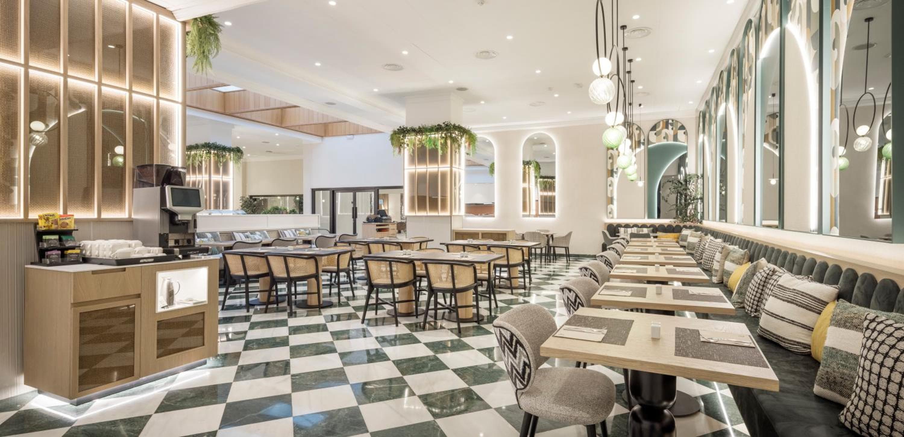 Ilunion Les Corts Spa — 12