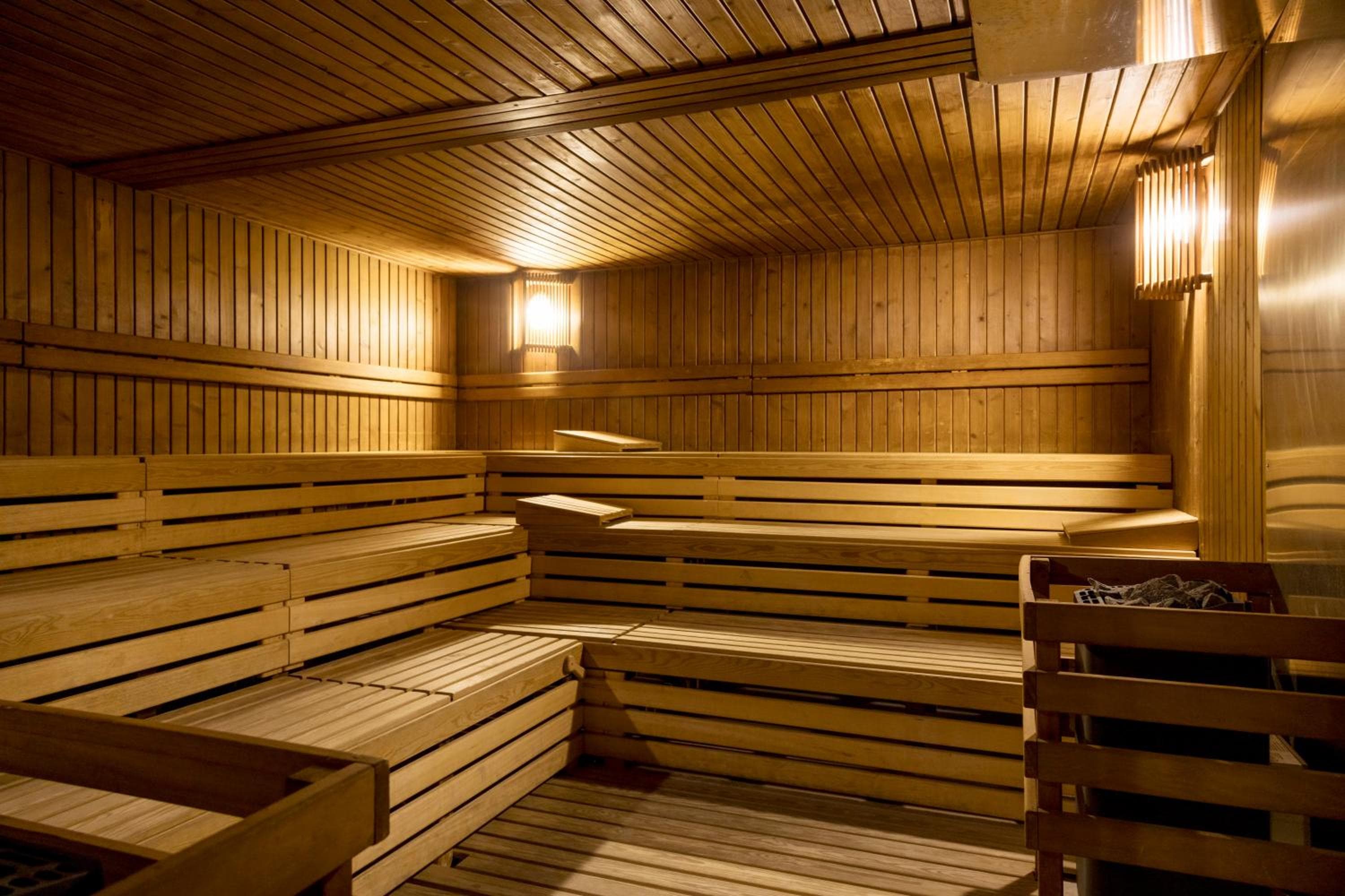 Ilunion Les Corts Spa — 11