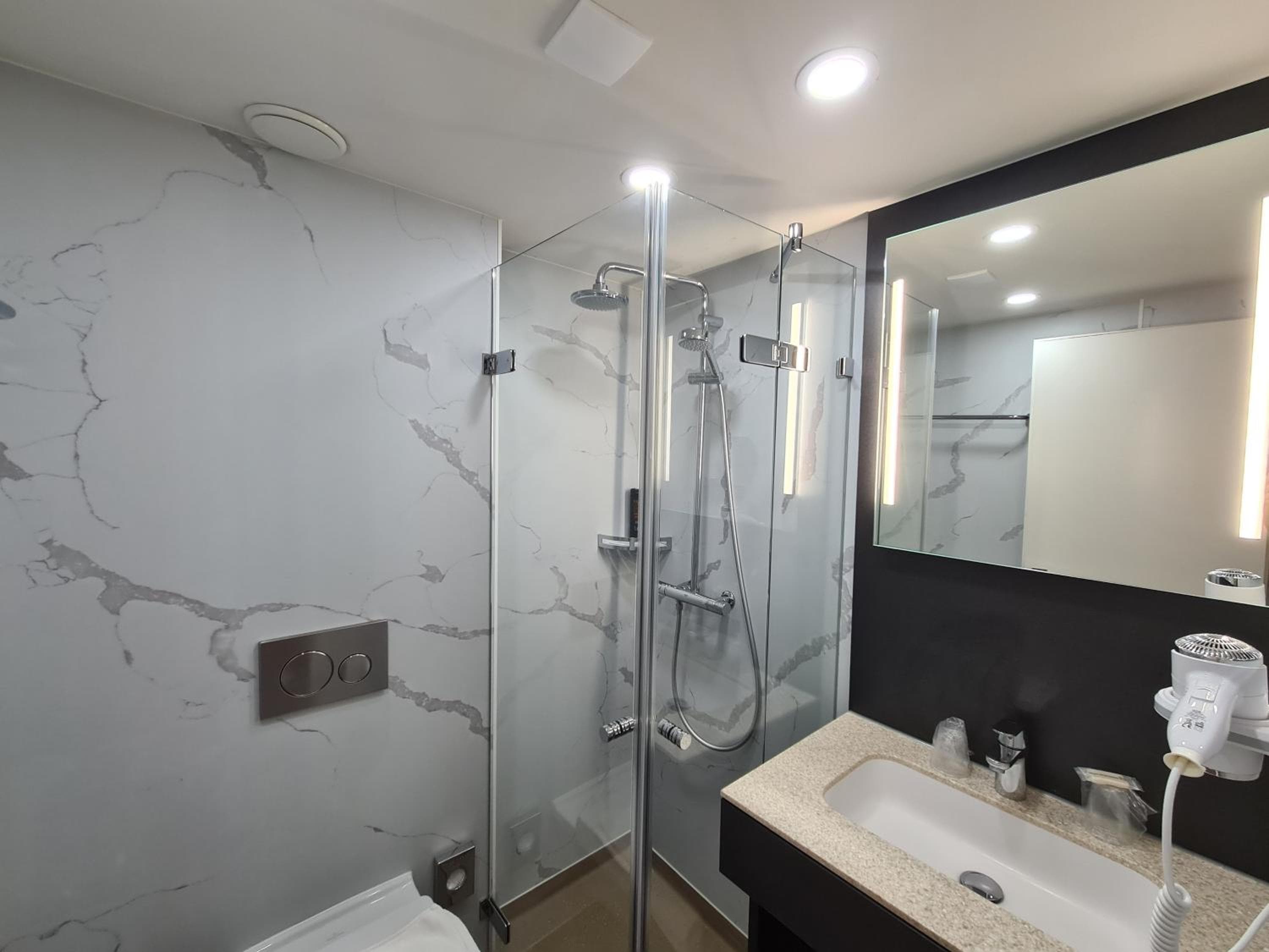 Avenue Hotel — 2