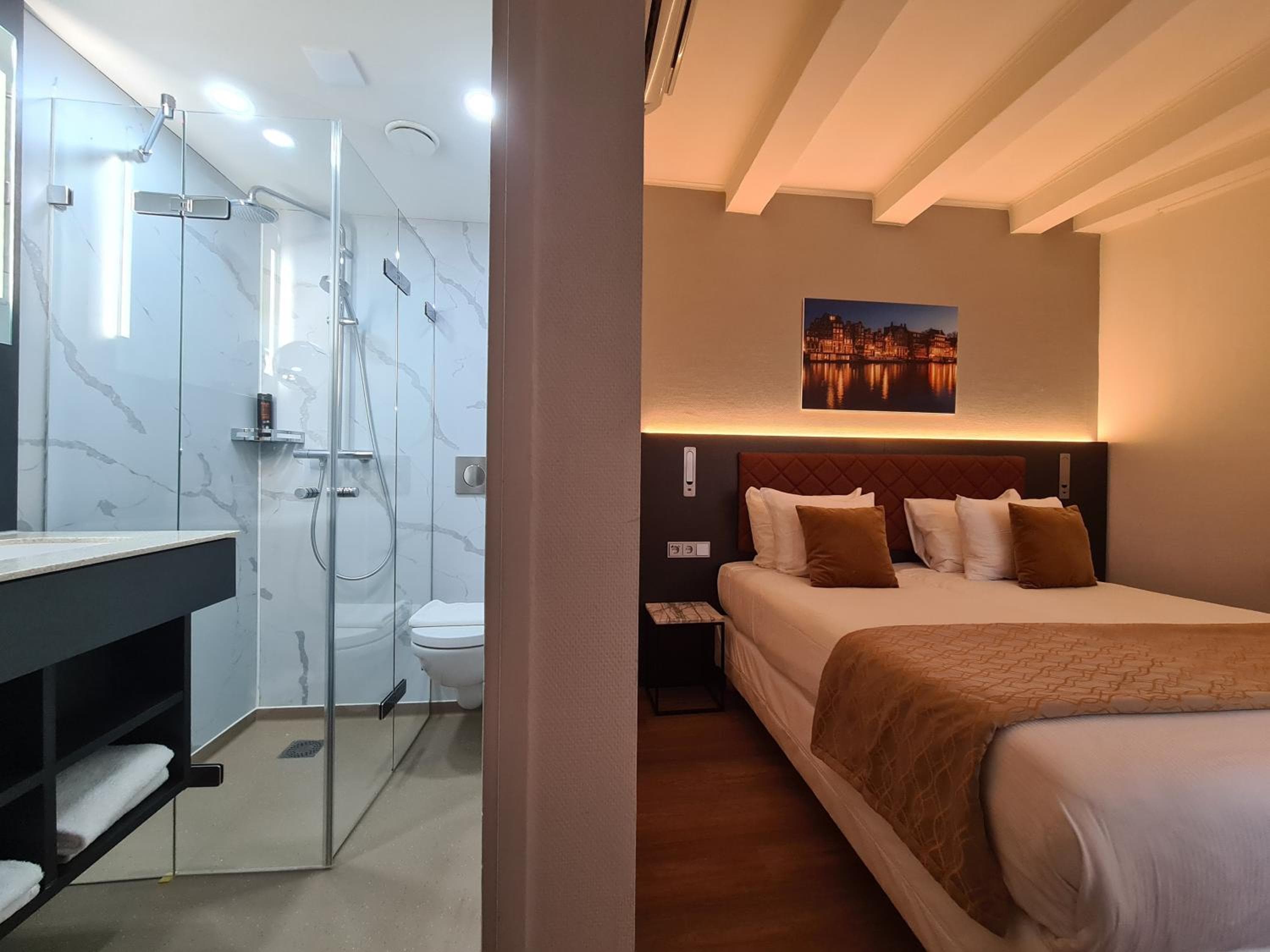 Avenue Hotel — 5