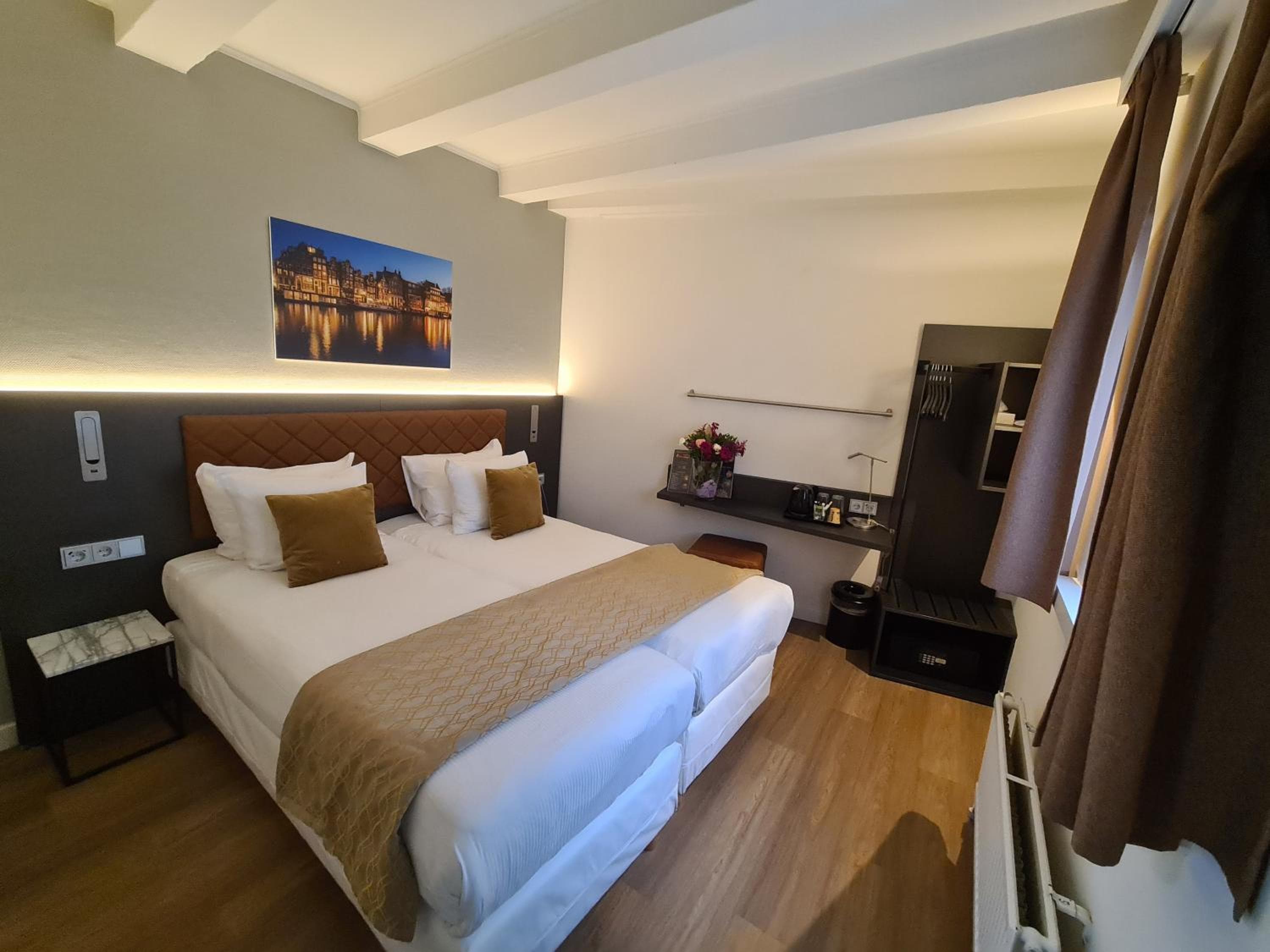 Avenue Hotel — 6