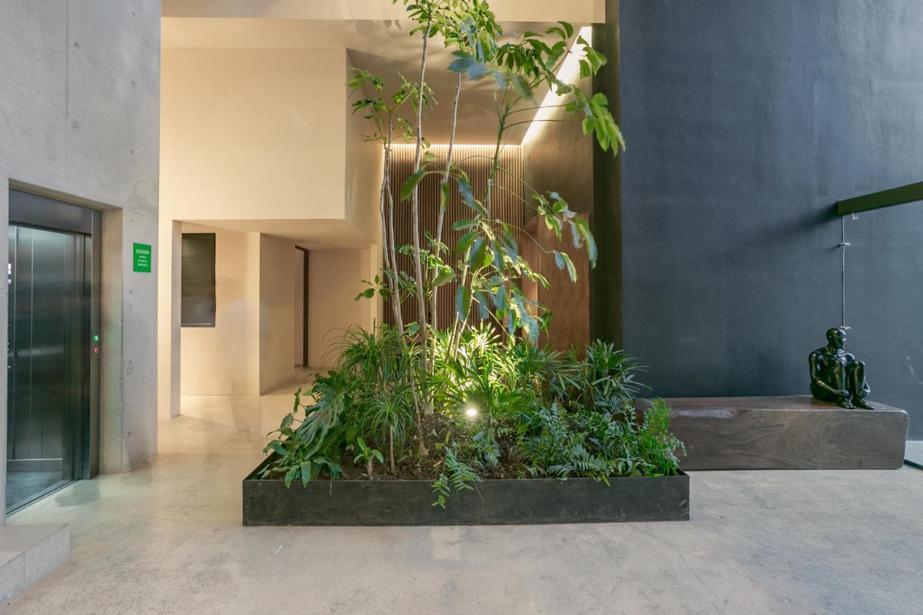 Ceren Luxury Apartments at Fifth Avenue by Spot Rentals — 1