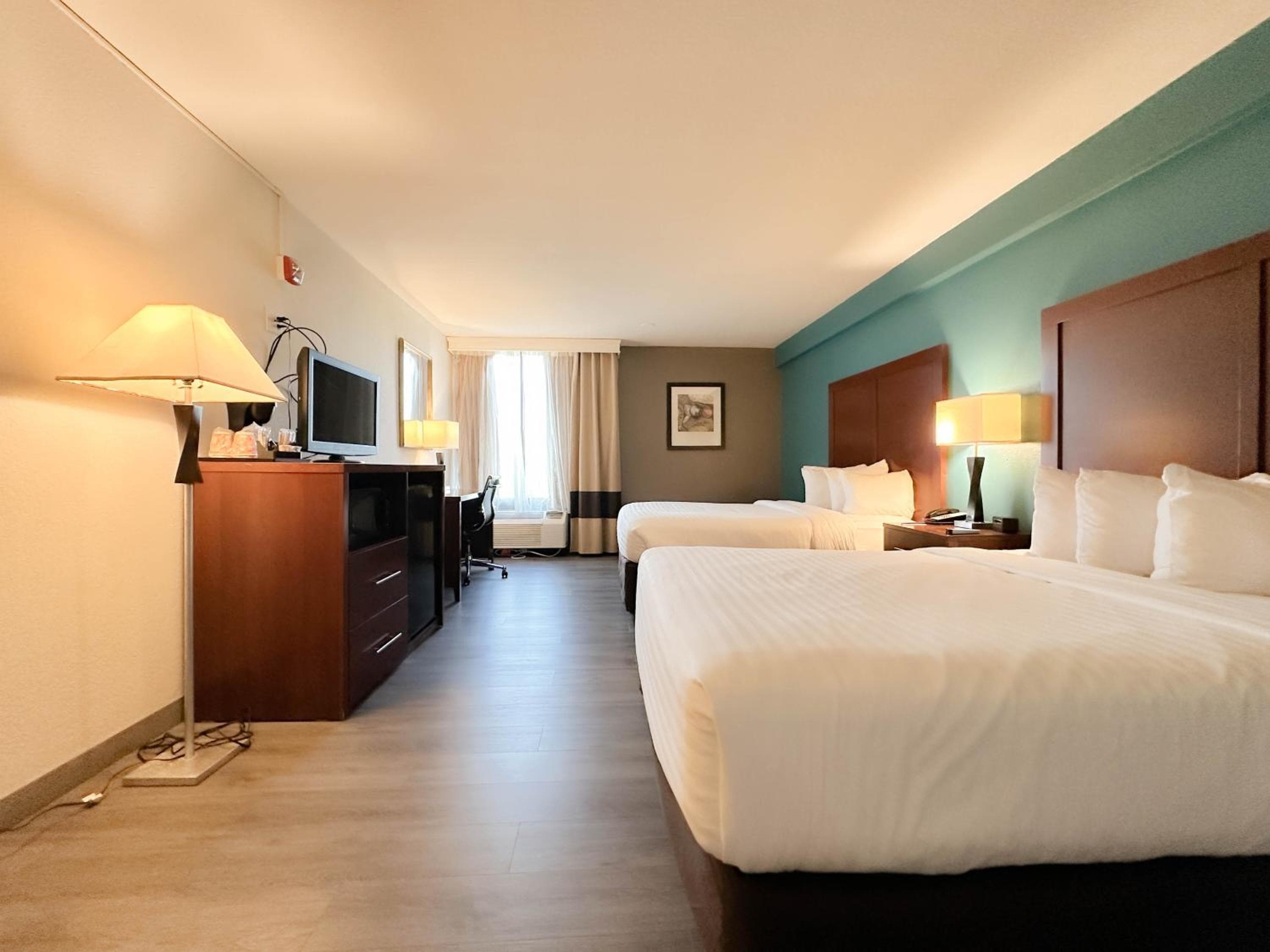 The Adventure Hotel by the Parks — 18