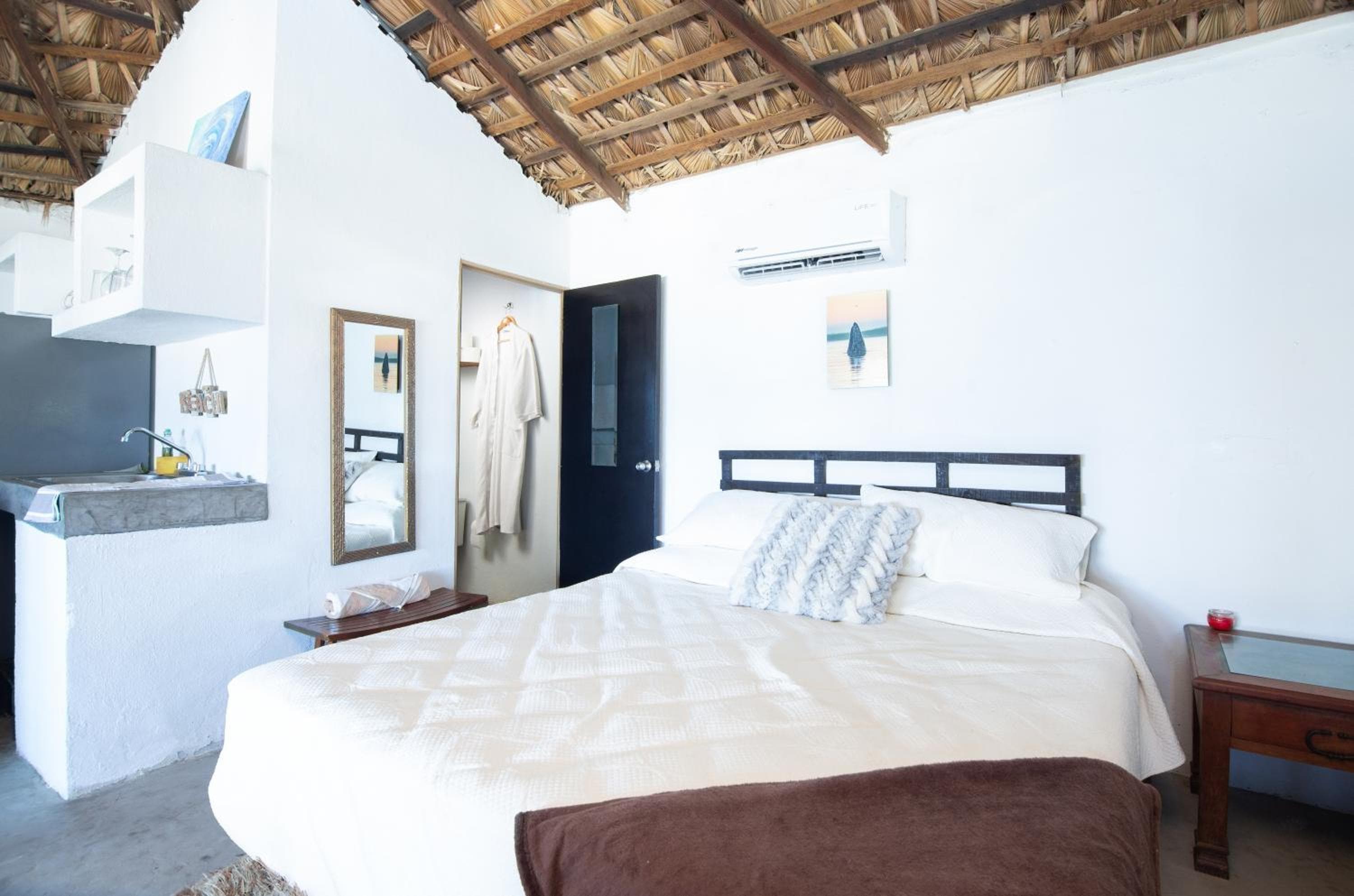 RUSTICO LOUNGE-Property in front of the beach — 17