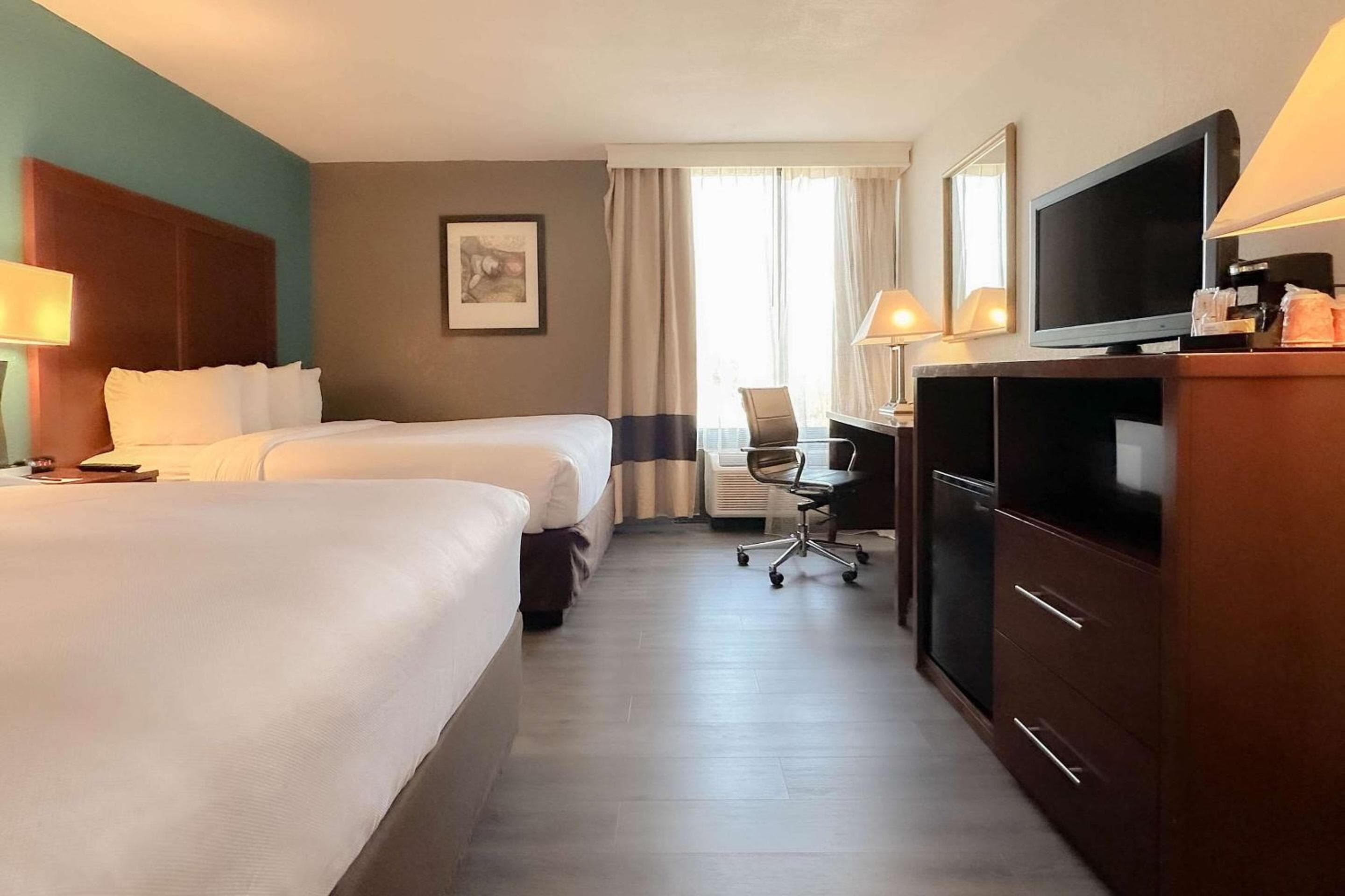 Comfort Inn & Suites Kissimmee by the Parks — 28