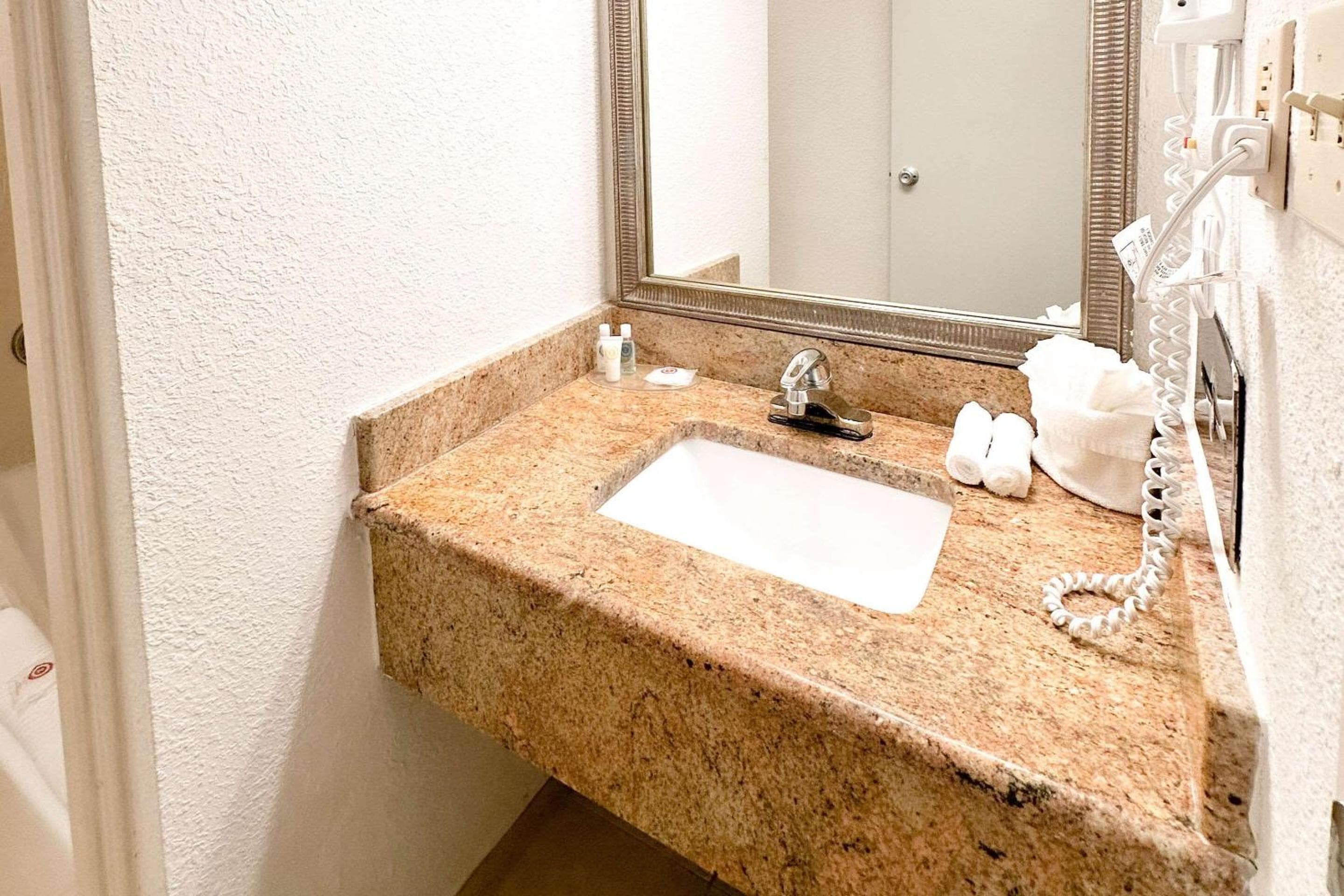 Comfort Inn & Suites Kissimmee by the Parks — 30