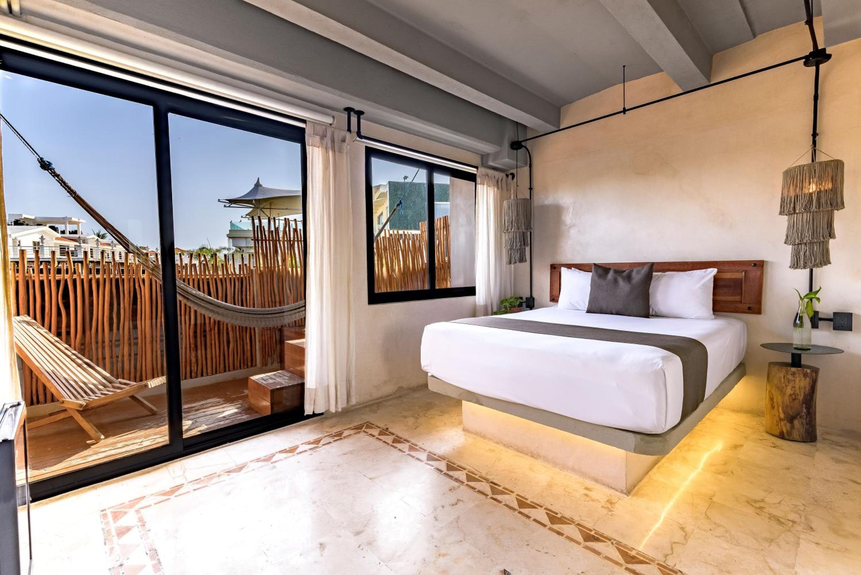Caribbean Paradise Hotel & Spa - 5th Avenue — 5
