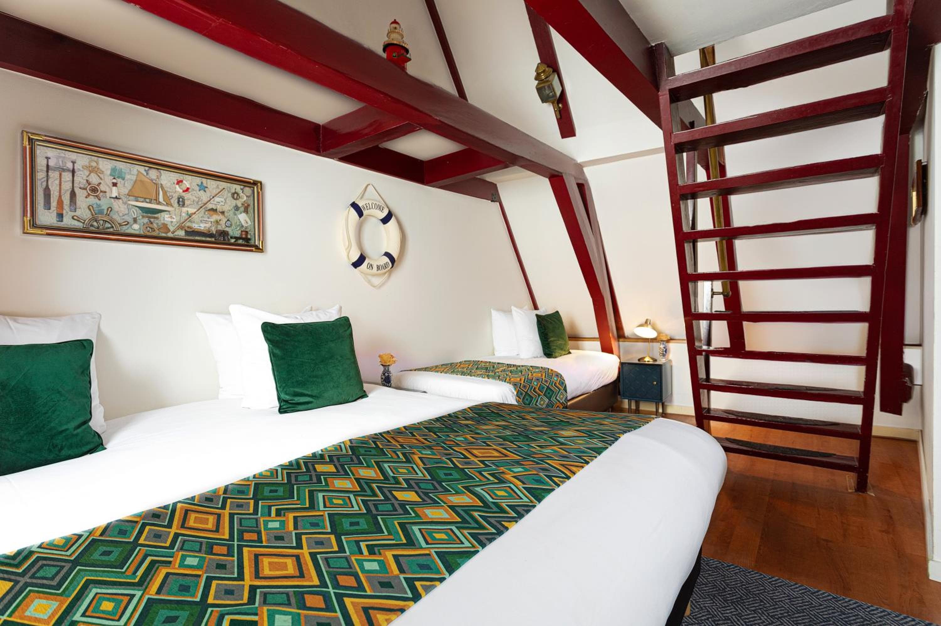 Hotel des Arts — 6