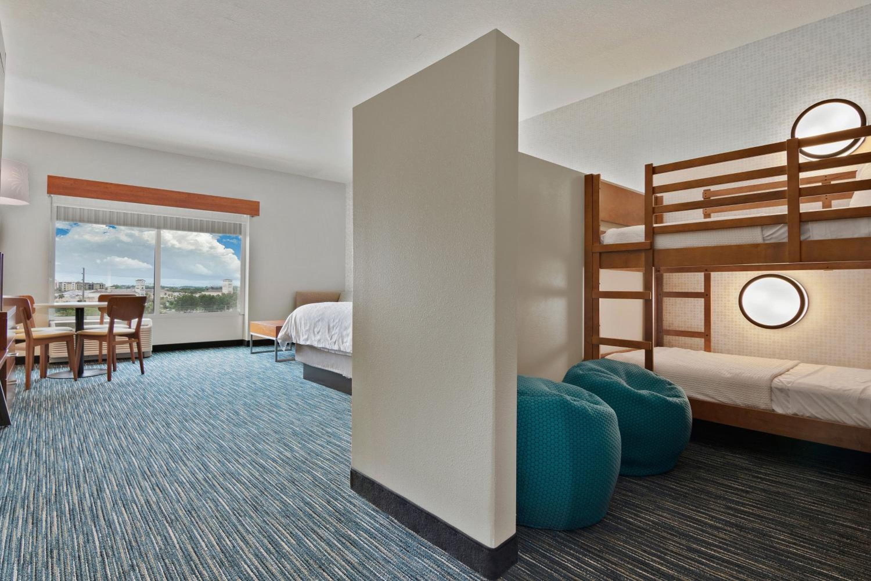Holiday Inn Express & Suites Orlando-Lake Buena Vista, un hotel IHG — 24