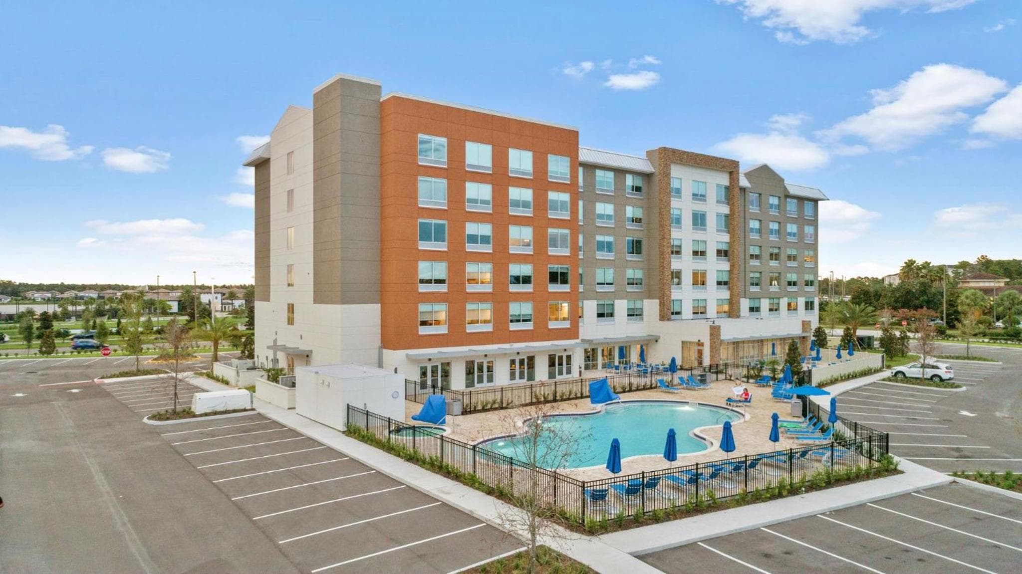 Holiday Inn Express & Suites Orlando-Lake Buena Vista, un hotel IHG — 1