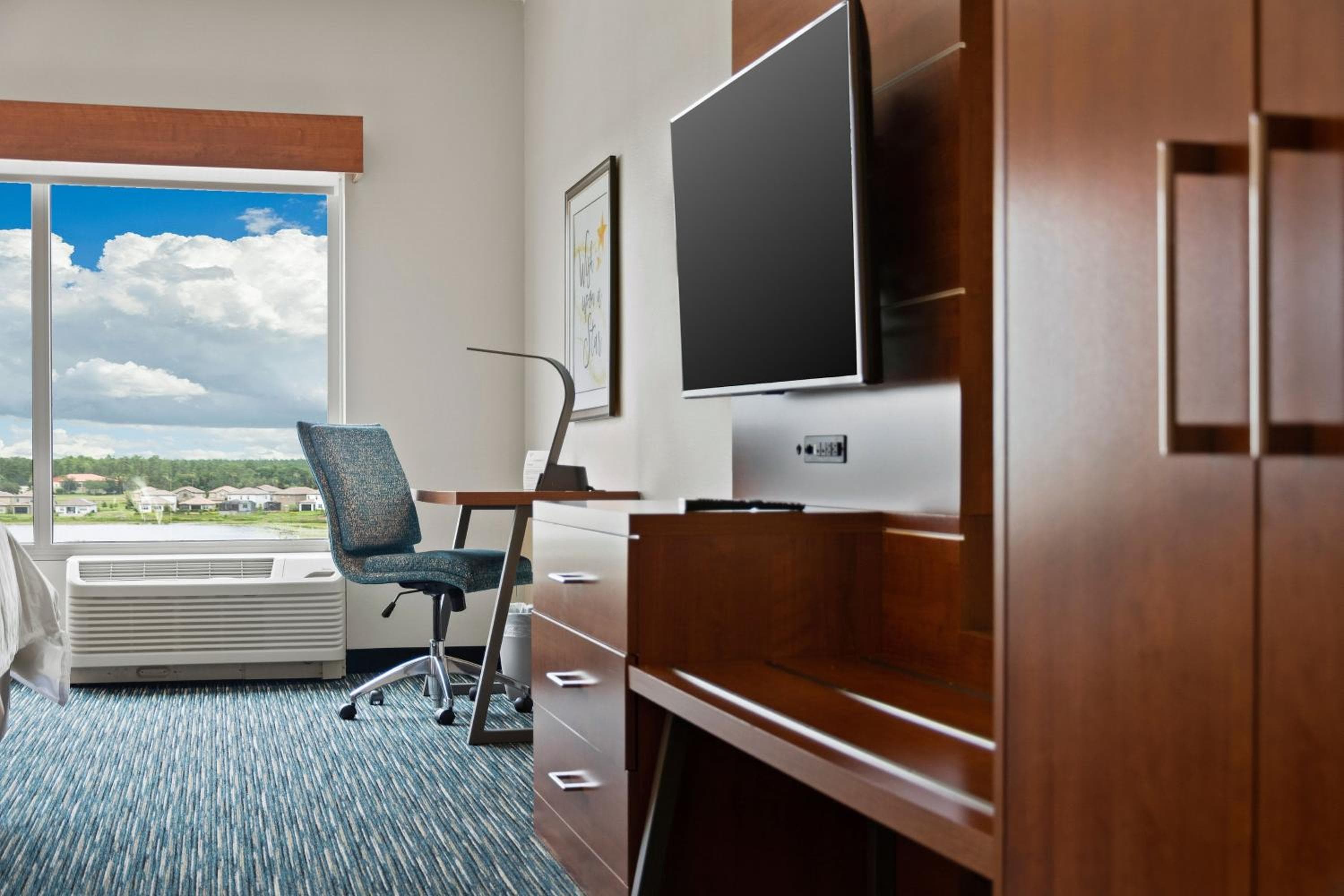 Holiday Inn Express & Suites Orlando- Lake Buena Vista by IHG — 11