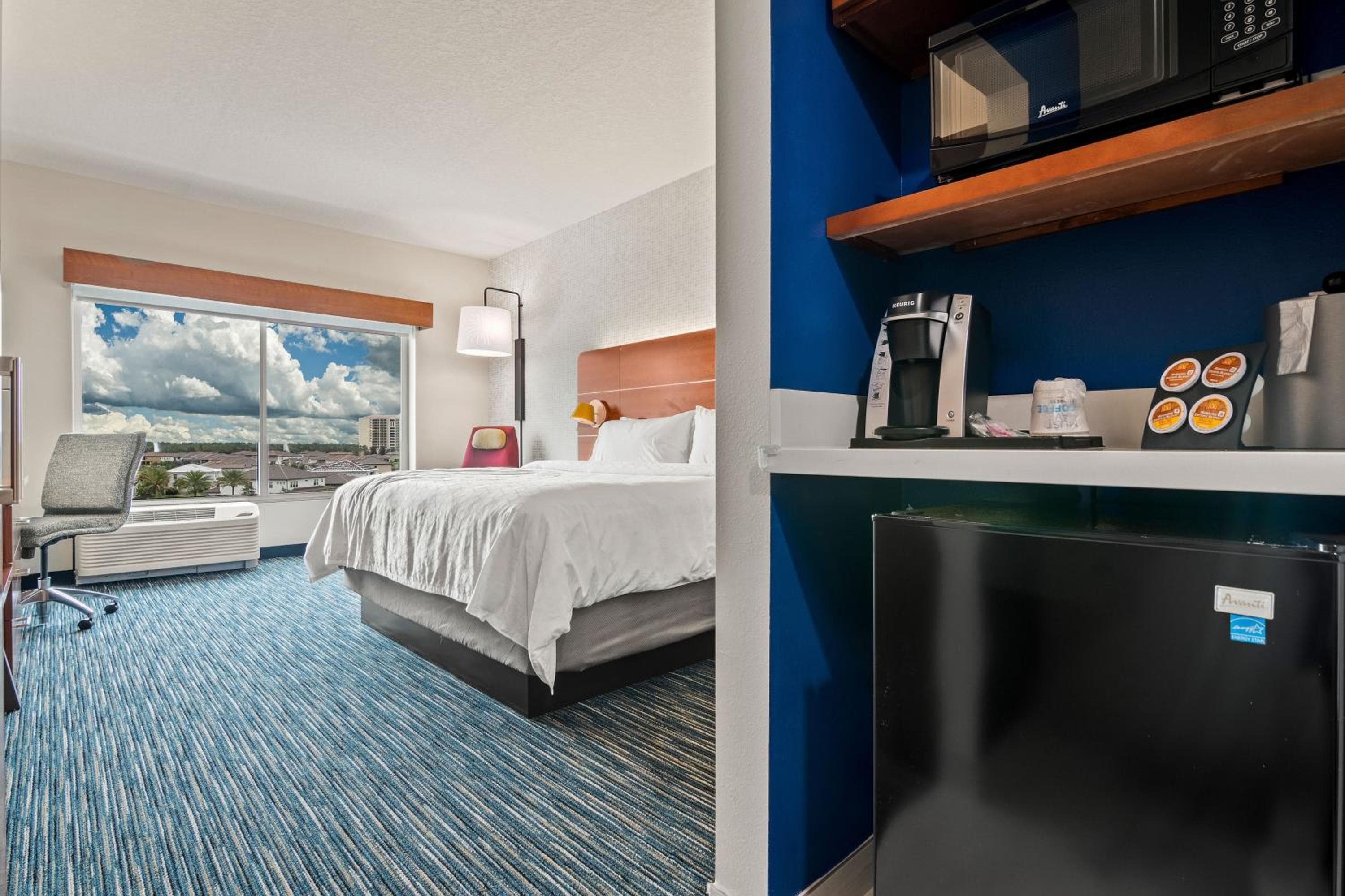Holiday Inn Express & Suites Orlando- Lake Buena Vista by IHG — 28