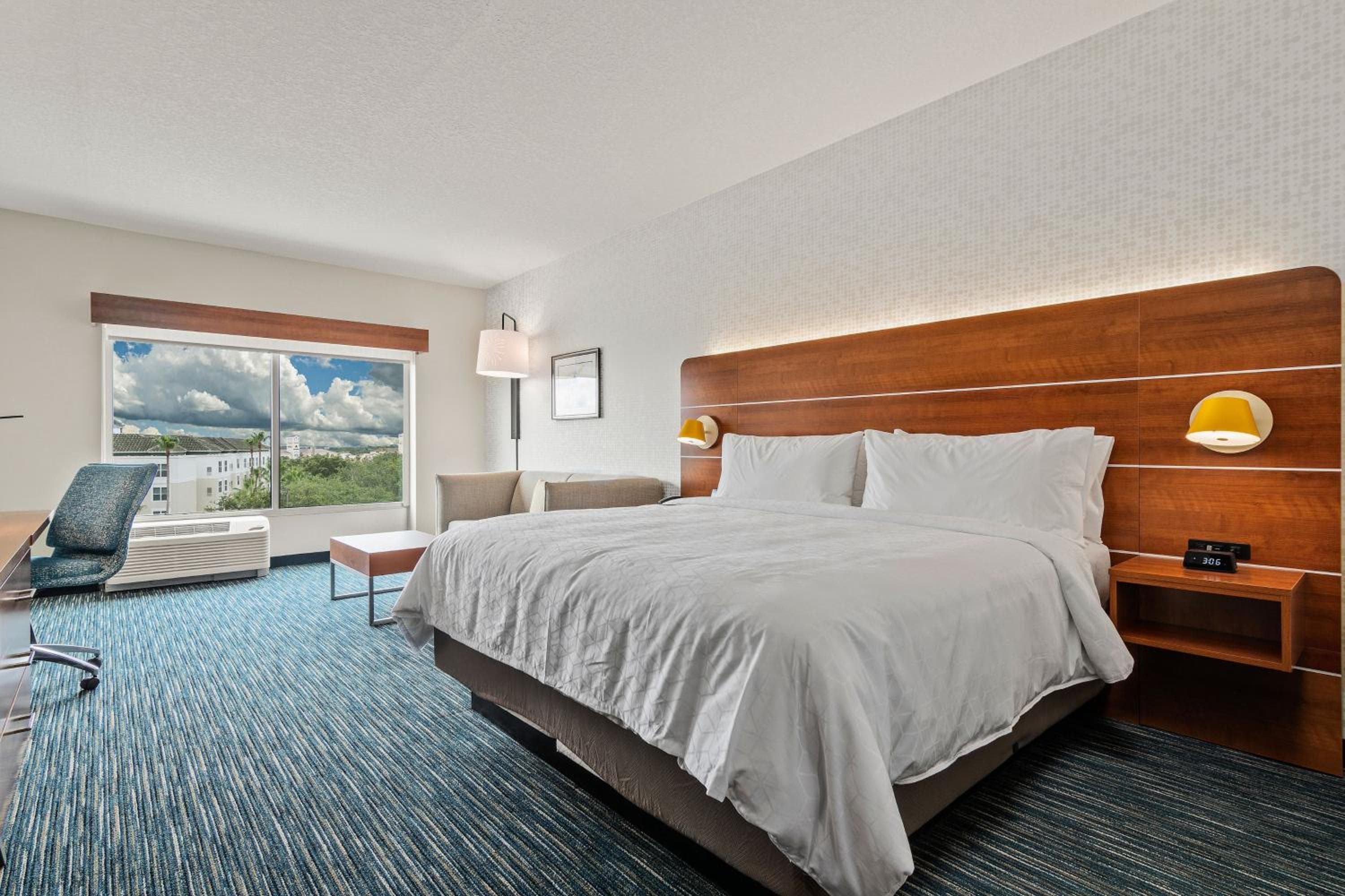 Holiday Inn Express & Suites Orlando-Lake Buena Vista, un hotel IHG — 6
